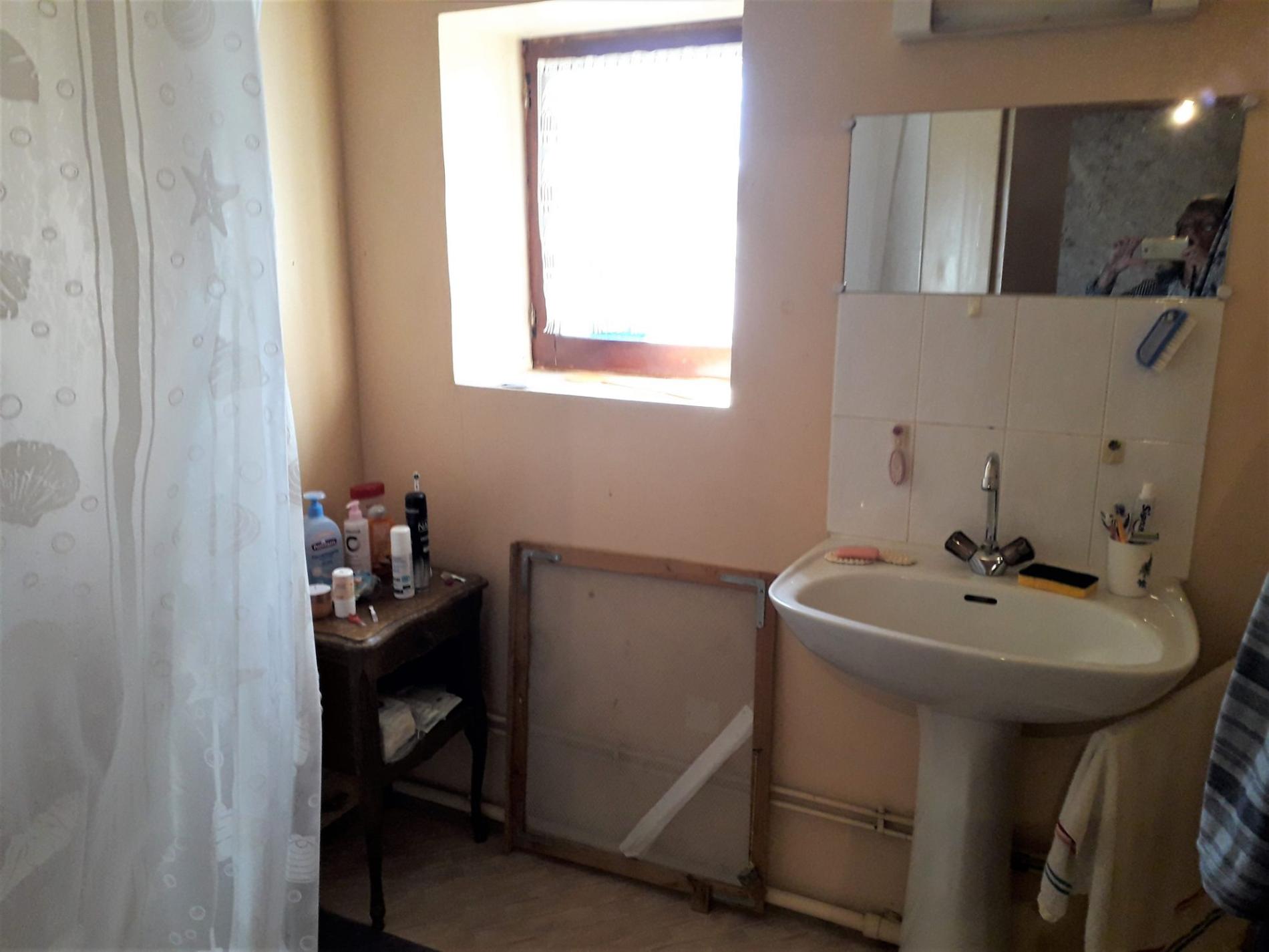 Grange avec partie aménagée !