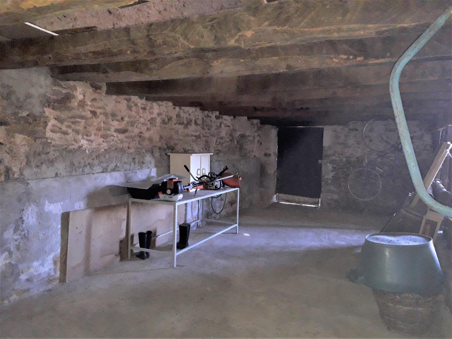 Grange avec partie aménagée !