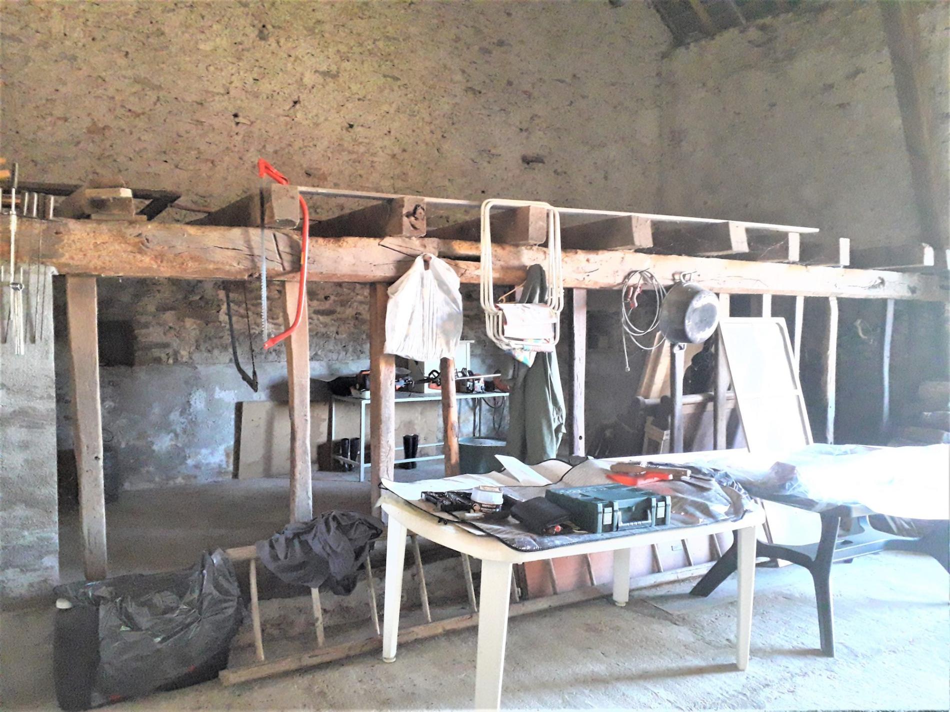 Grange avec partie aménagée !