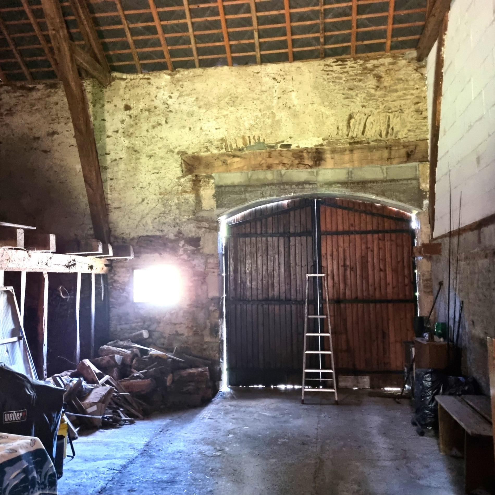 Grange avec partie aménagée !