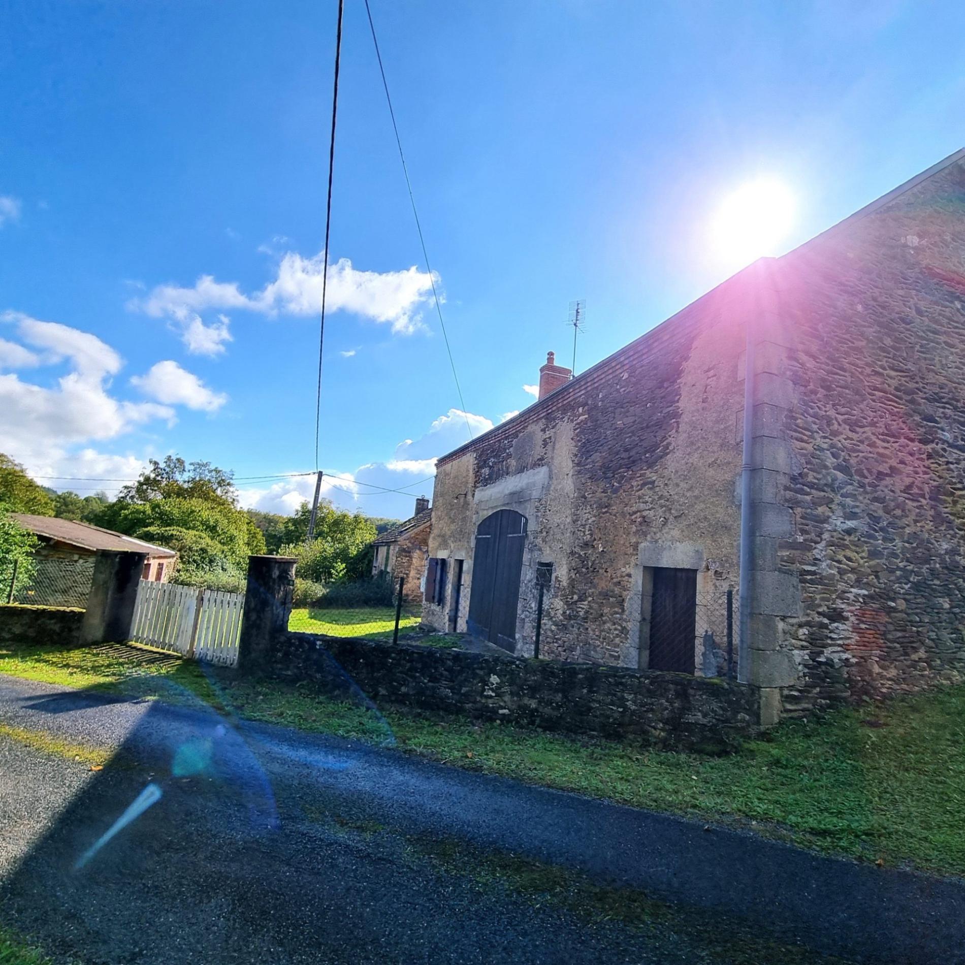 Grange avec partie aménagée !