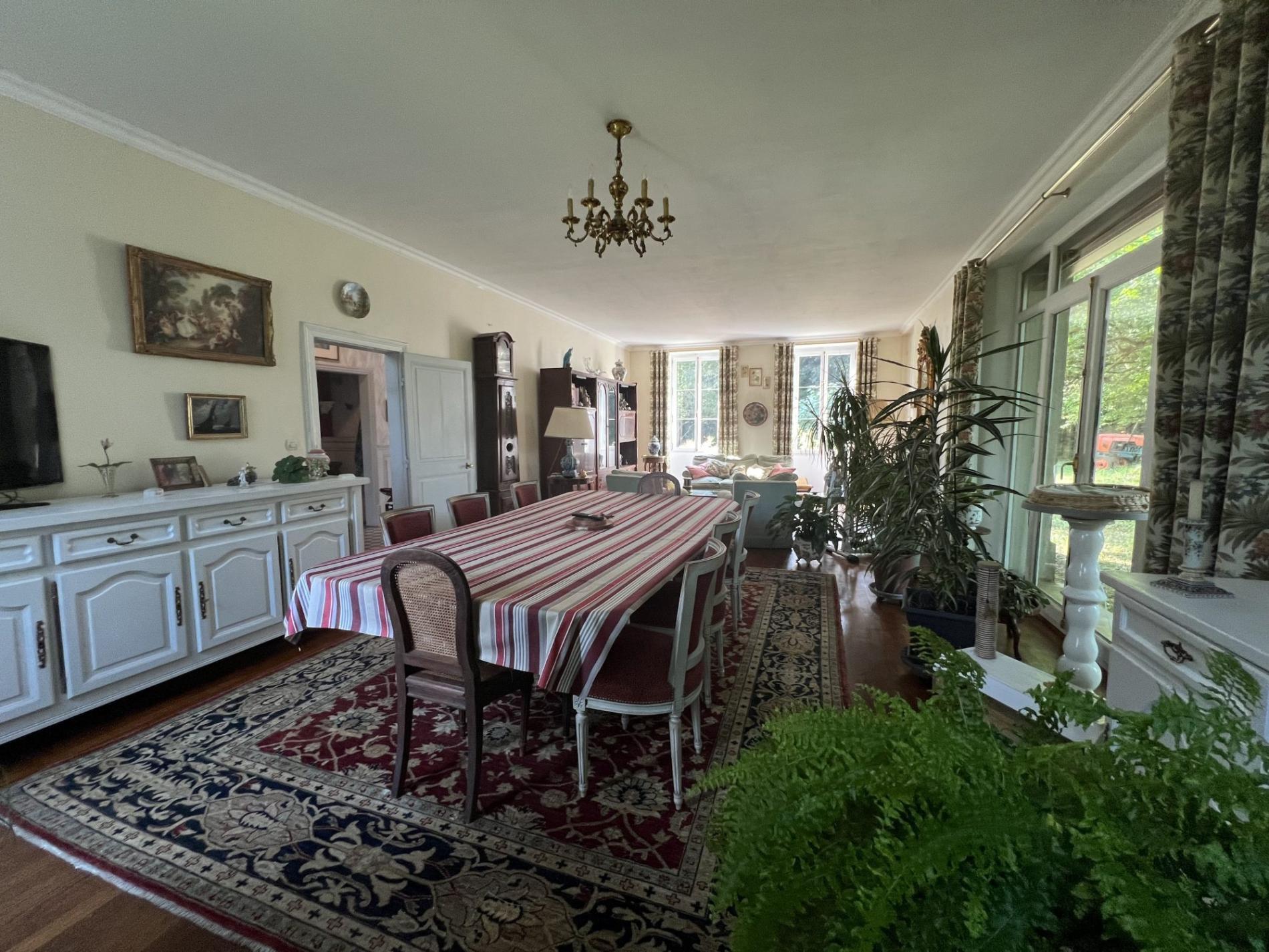 Maison de maître sur plus de 7ha de terrain !