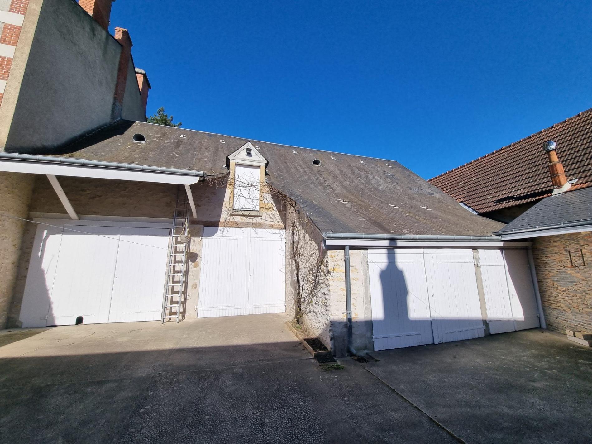 Belle maison de ville avec jardin et dépendances !