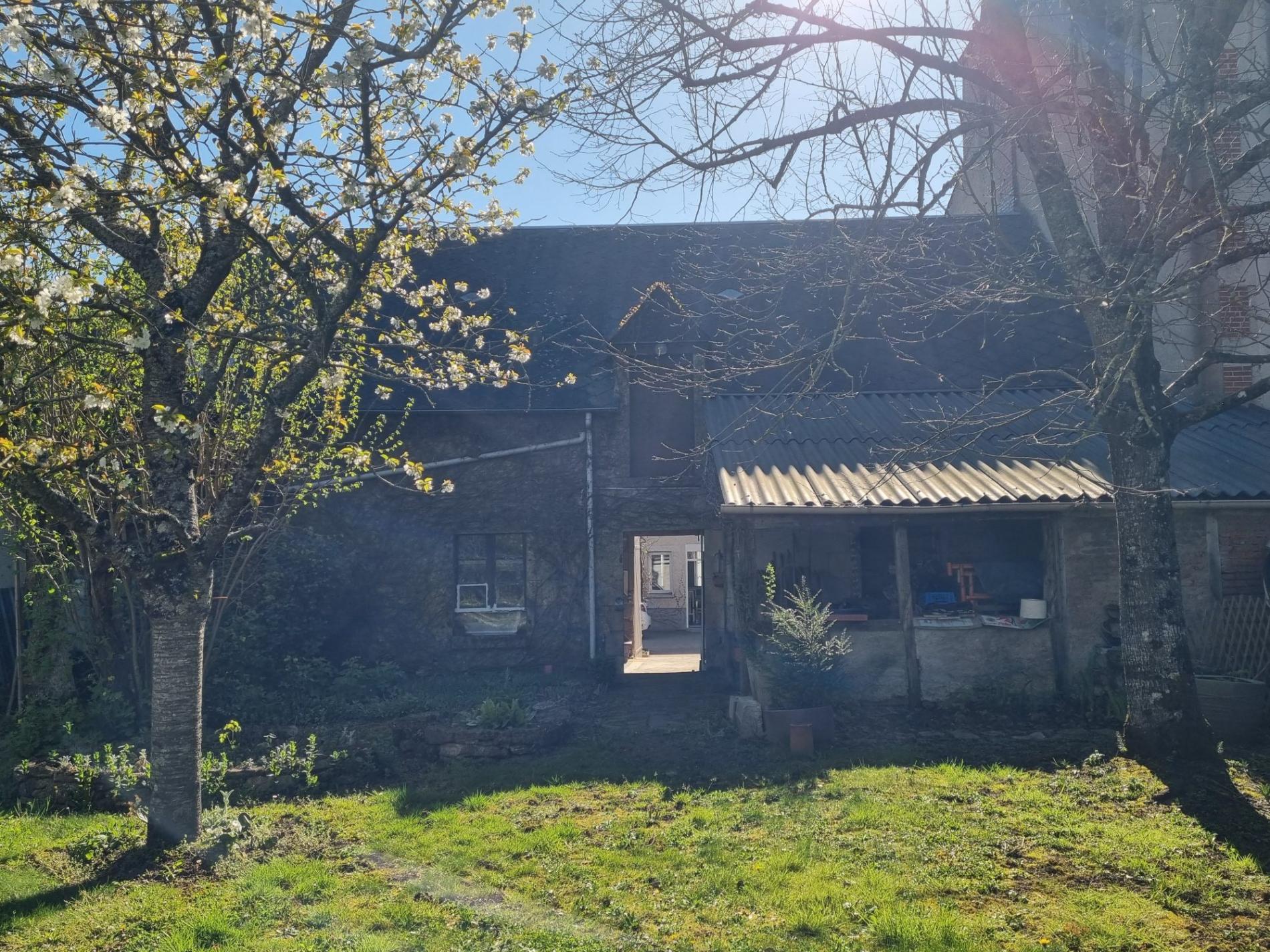 Belle maison de ville avec jardin et dépendances !