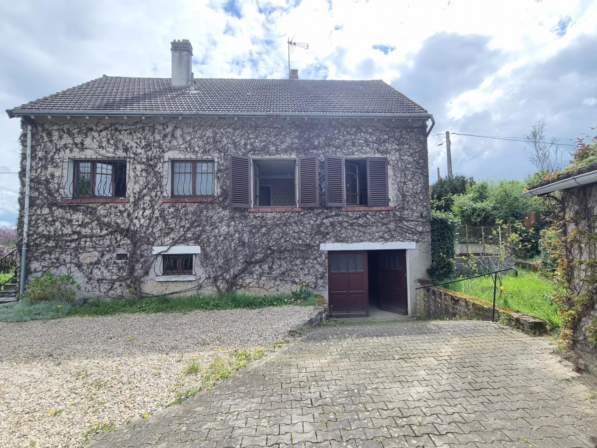 Jolie maison à rénover proche commodités !