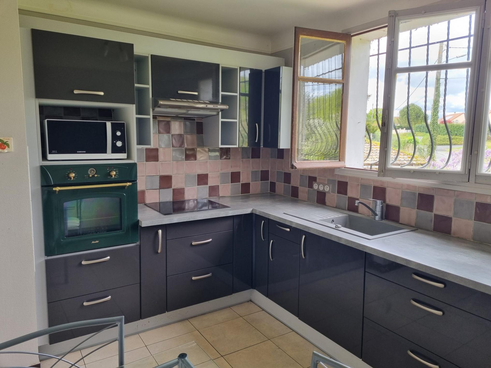 Jolie maison à rénover proche commodités !