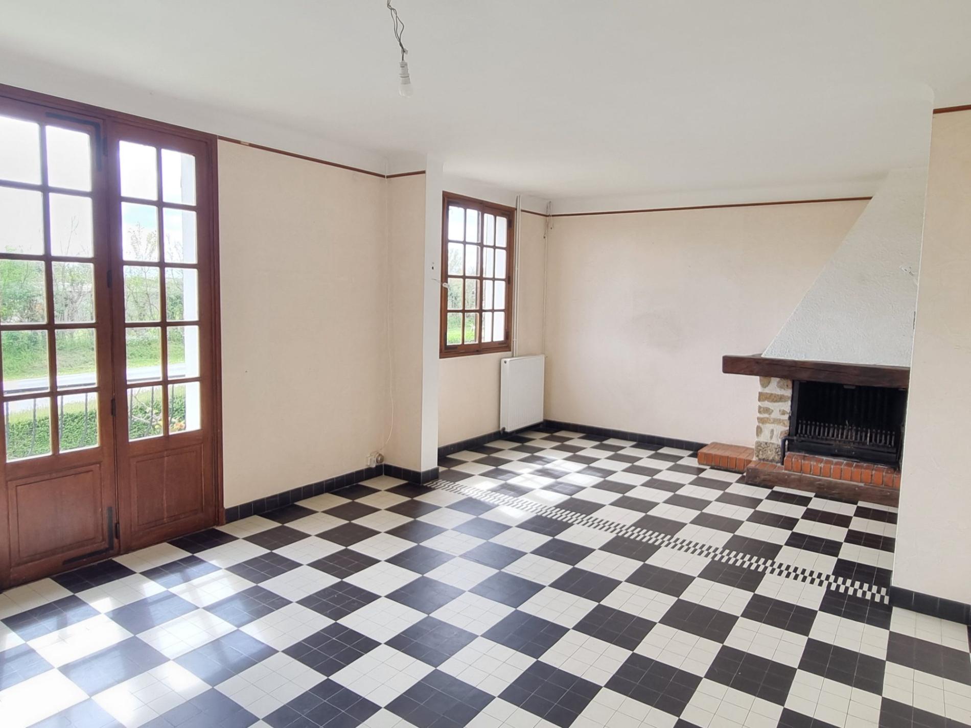 Jolie maison à rénover proche commodités !