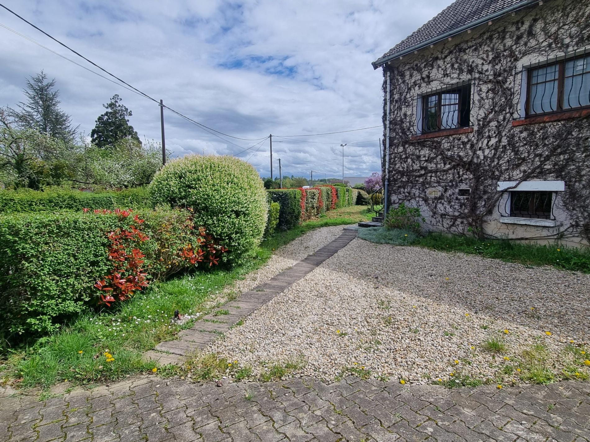 Jolie maison à rénover proche commodités !