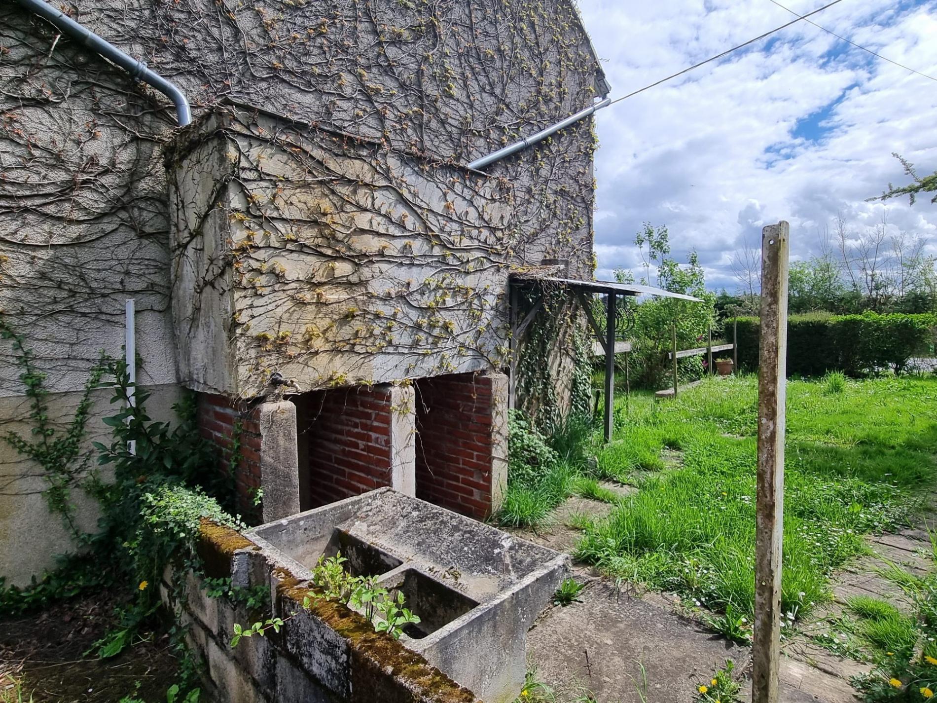 Jolie maison à rénover proche commodités !