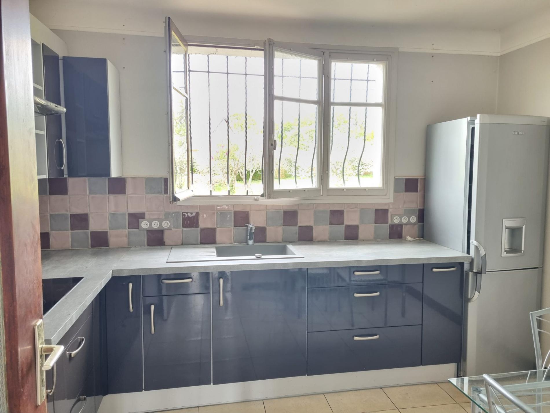 Jolie maison à rénover proche commodités !