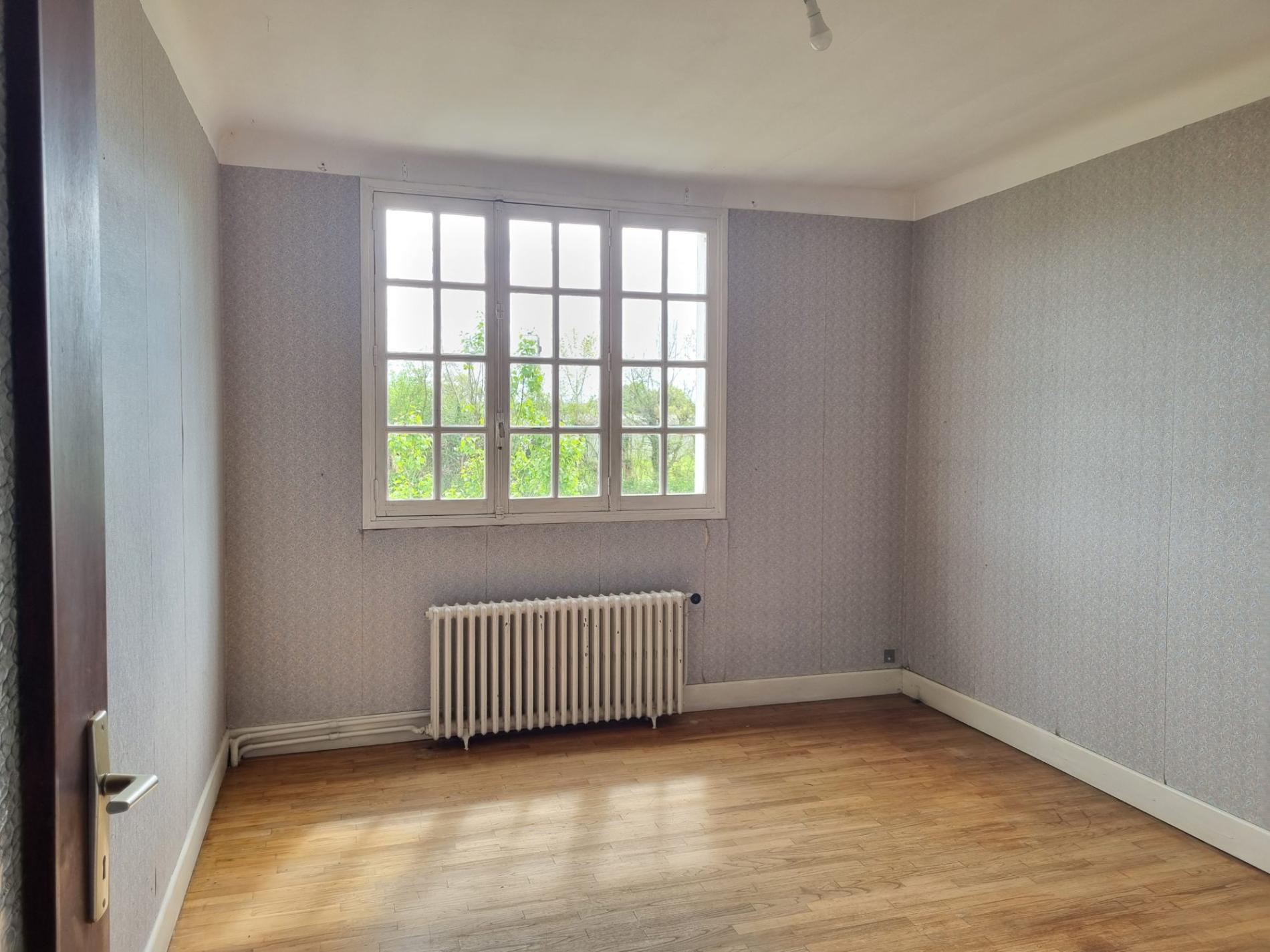 Jolie maison à rénover proche commodités !