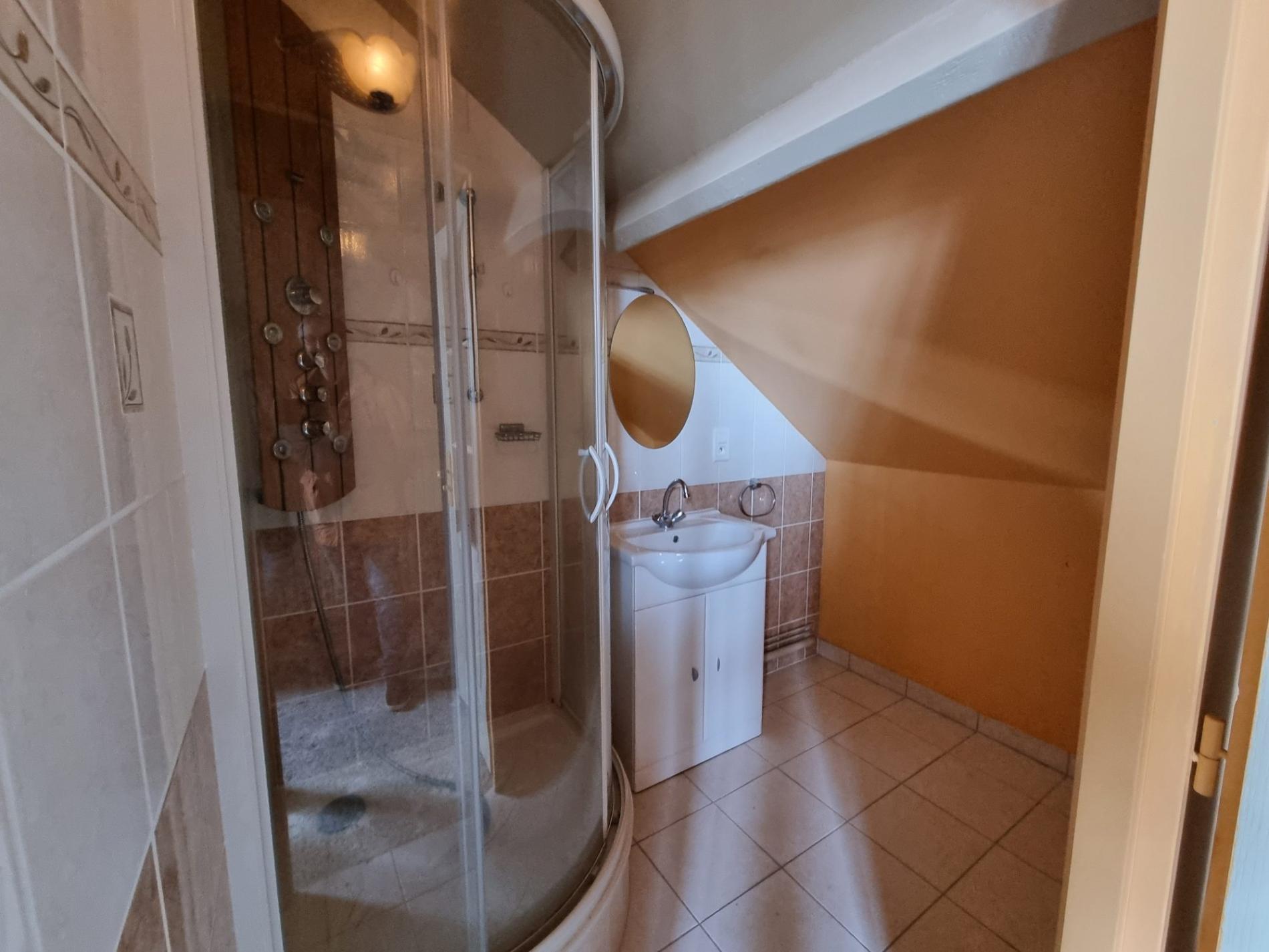 Jolie maison à rénover proche commodités !