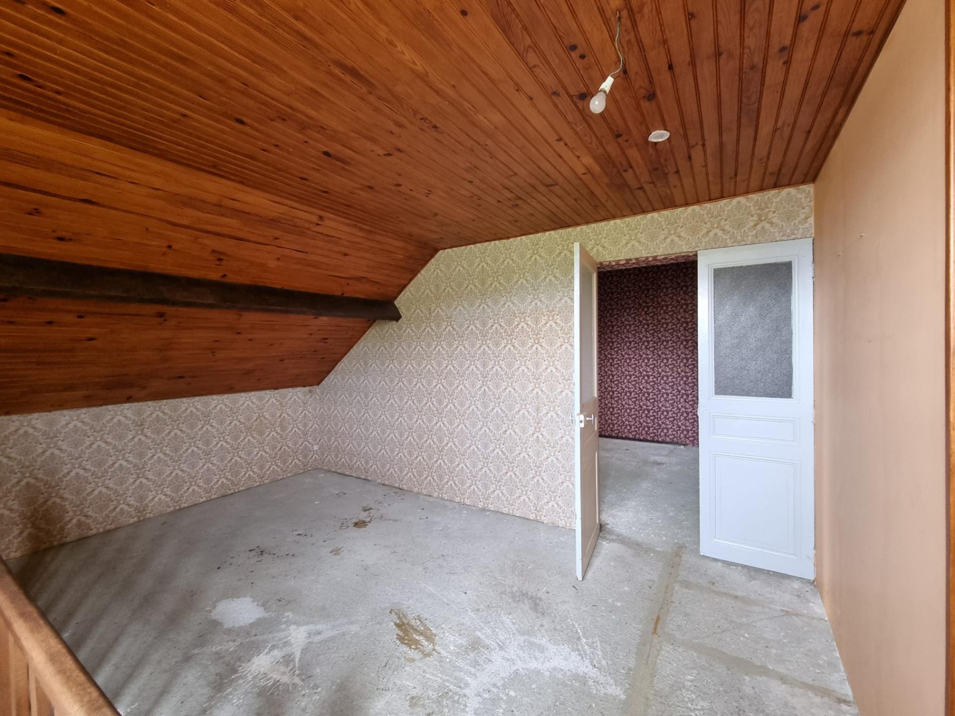 Jolie maison à rénover proche commodités !