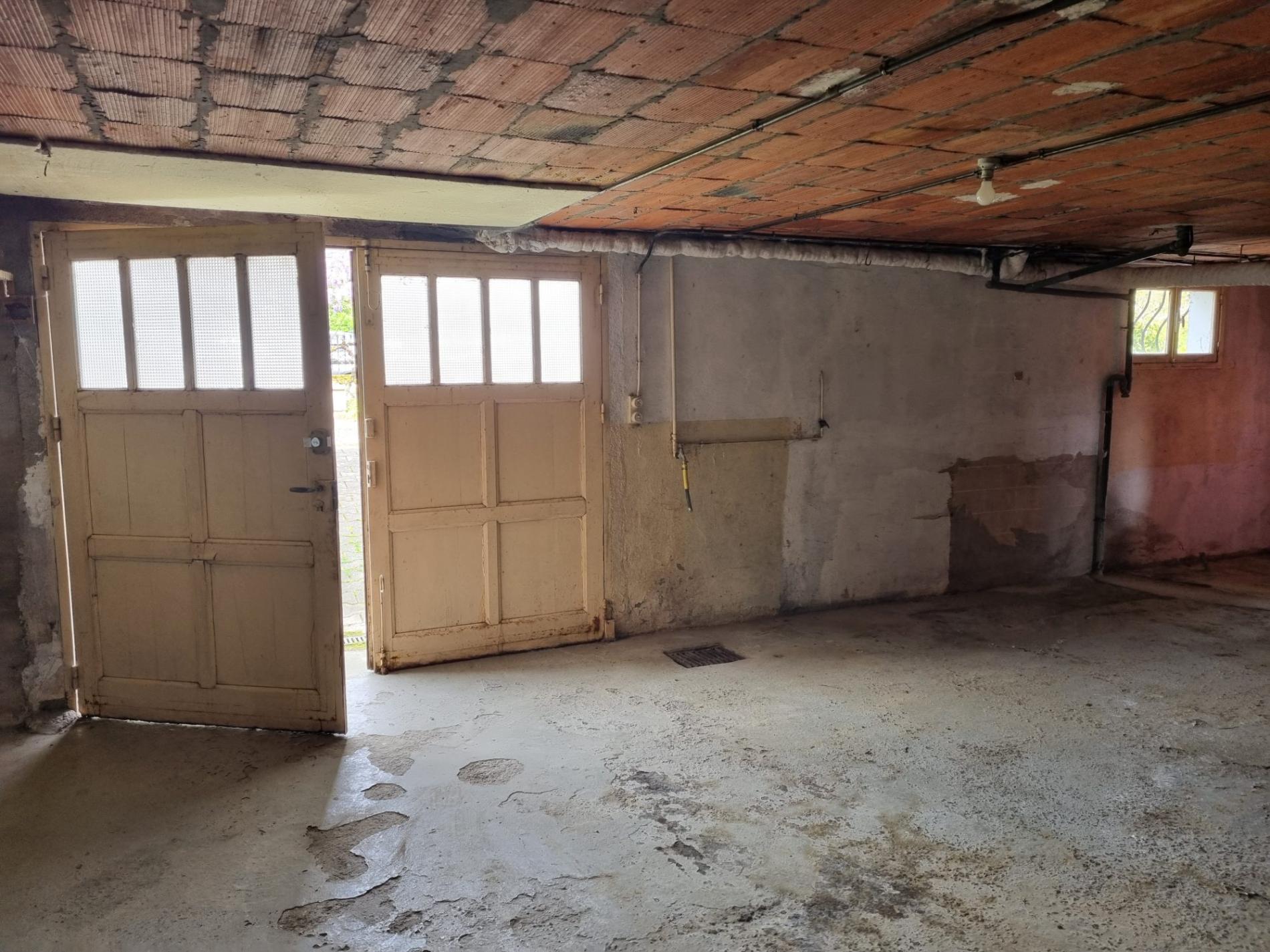 Jolie maison à rénover proche commodités !