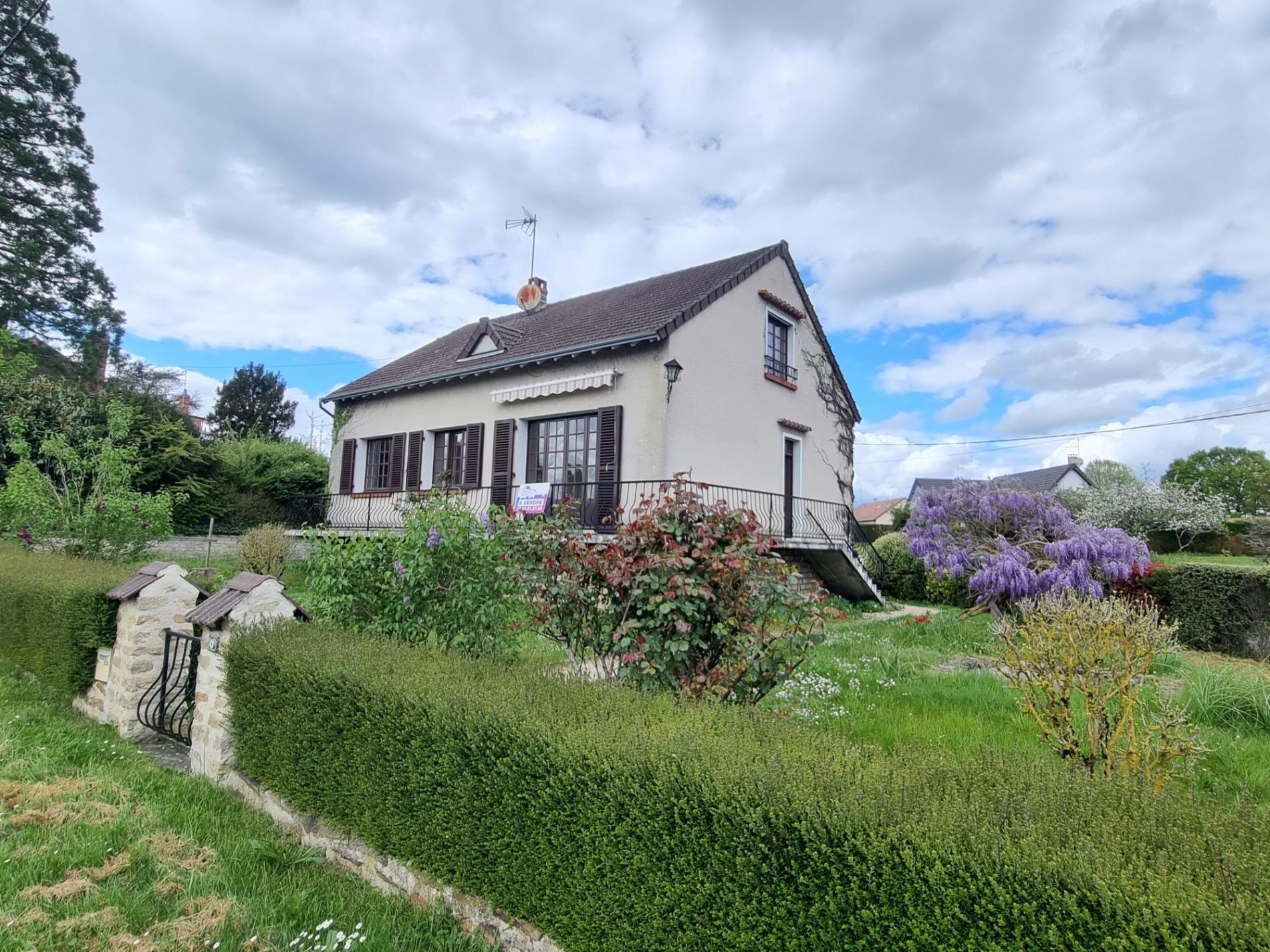 Jolie maison à rénover proche commodités !