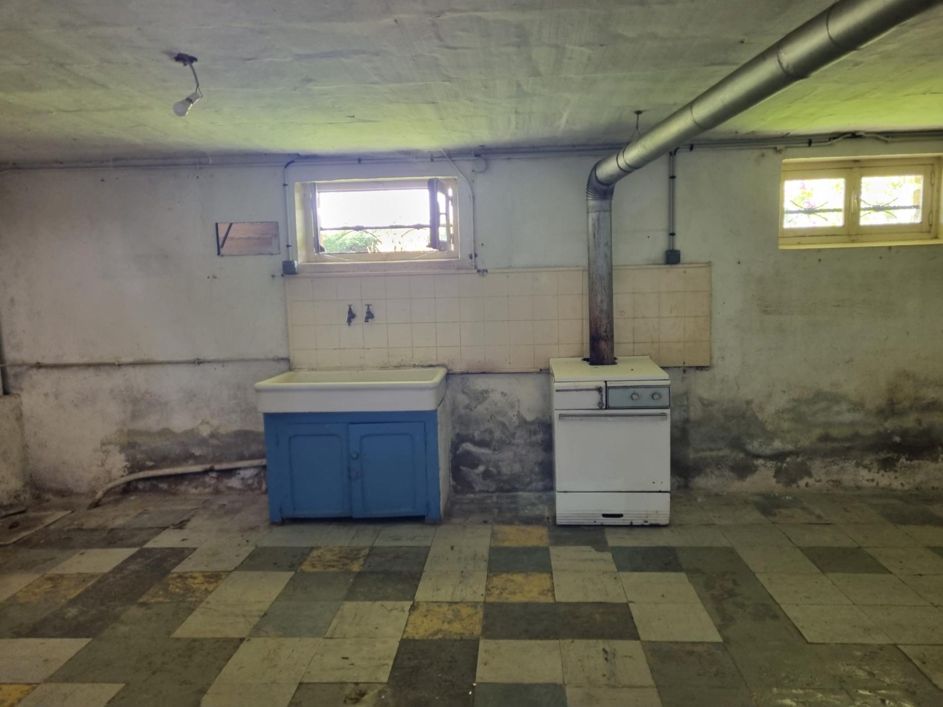 Jolie maison à rénover proche commodités !