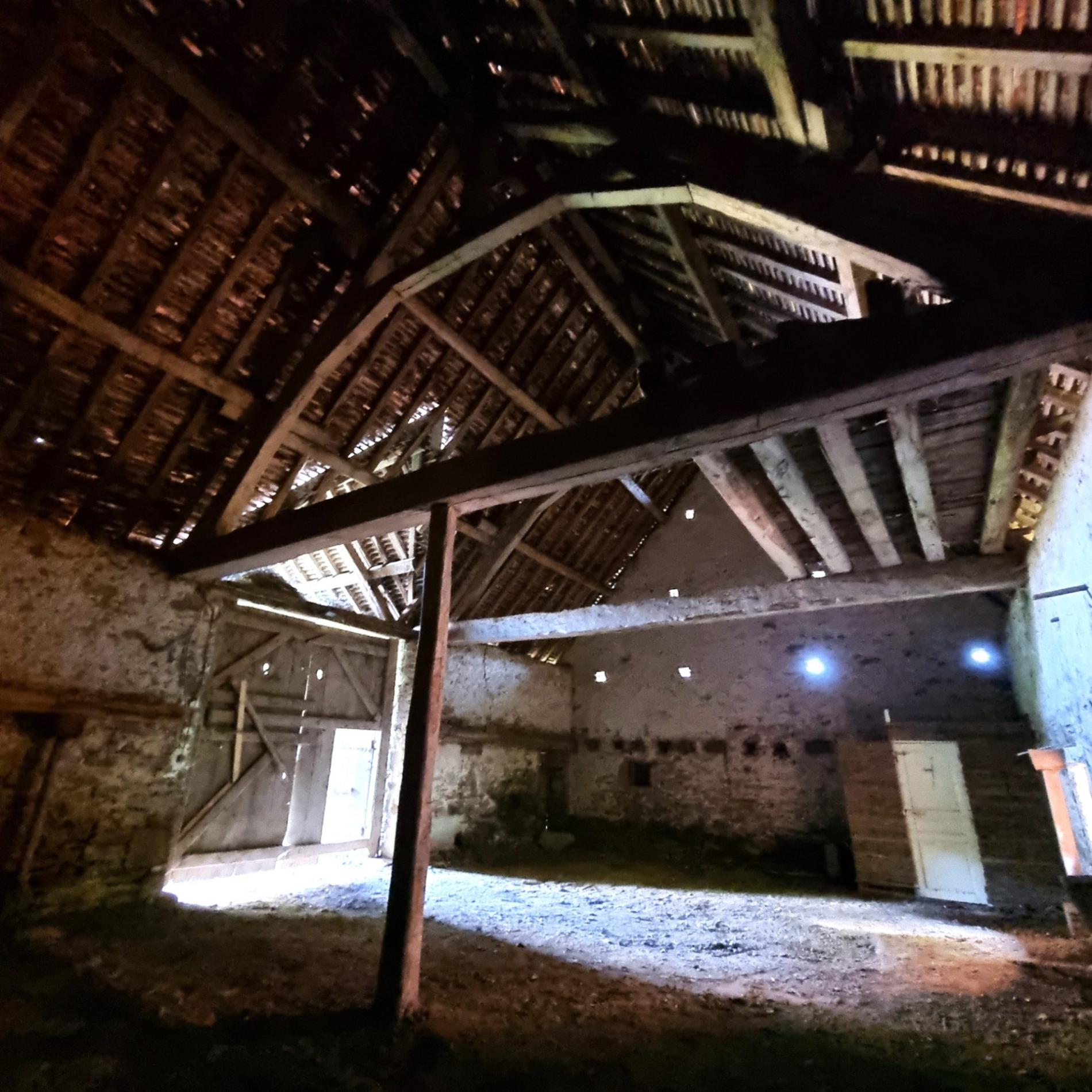 Maison avec grange à porteau !