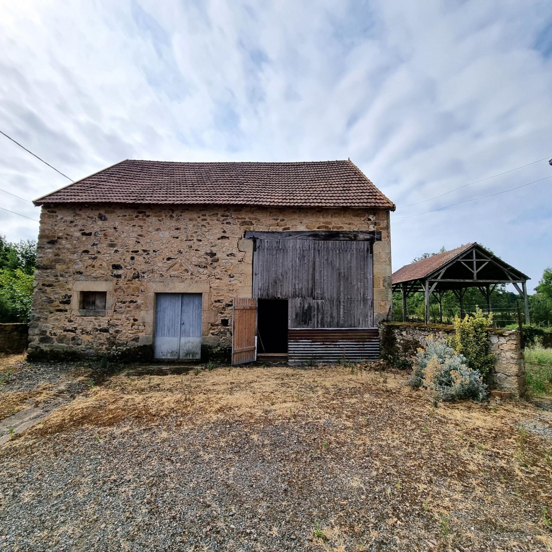 Ancien corps de ferme à rénover !