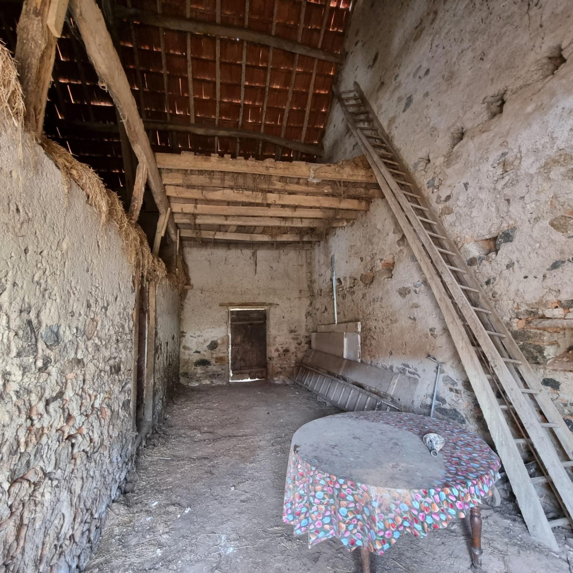 Ancien corps de ferme à rénover !