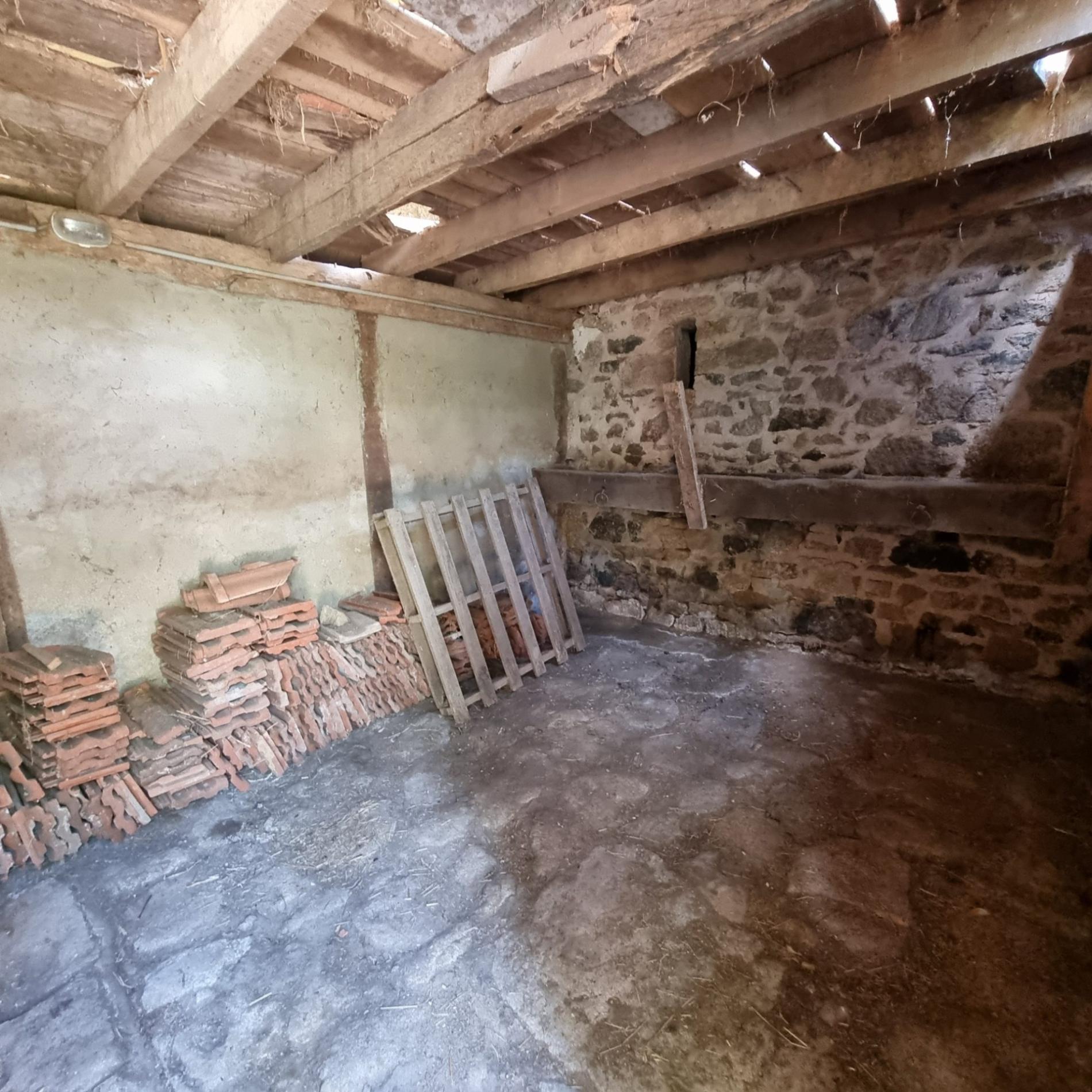 Ancien corps de ferme à rénover !