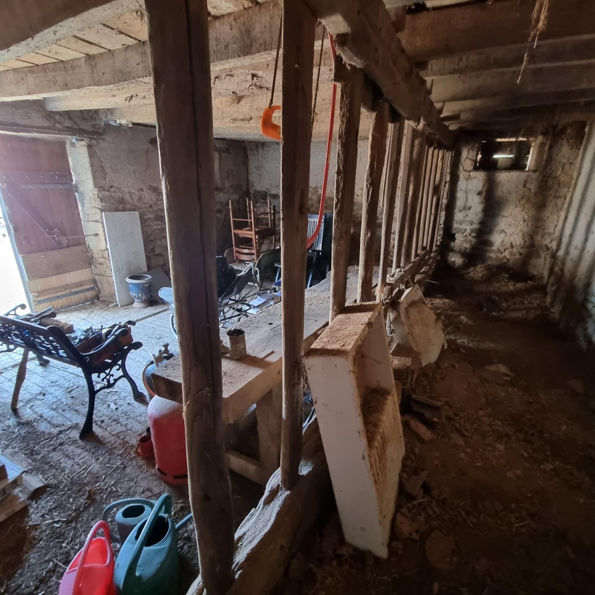 Ancien corps de ferme à rénover !