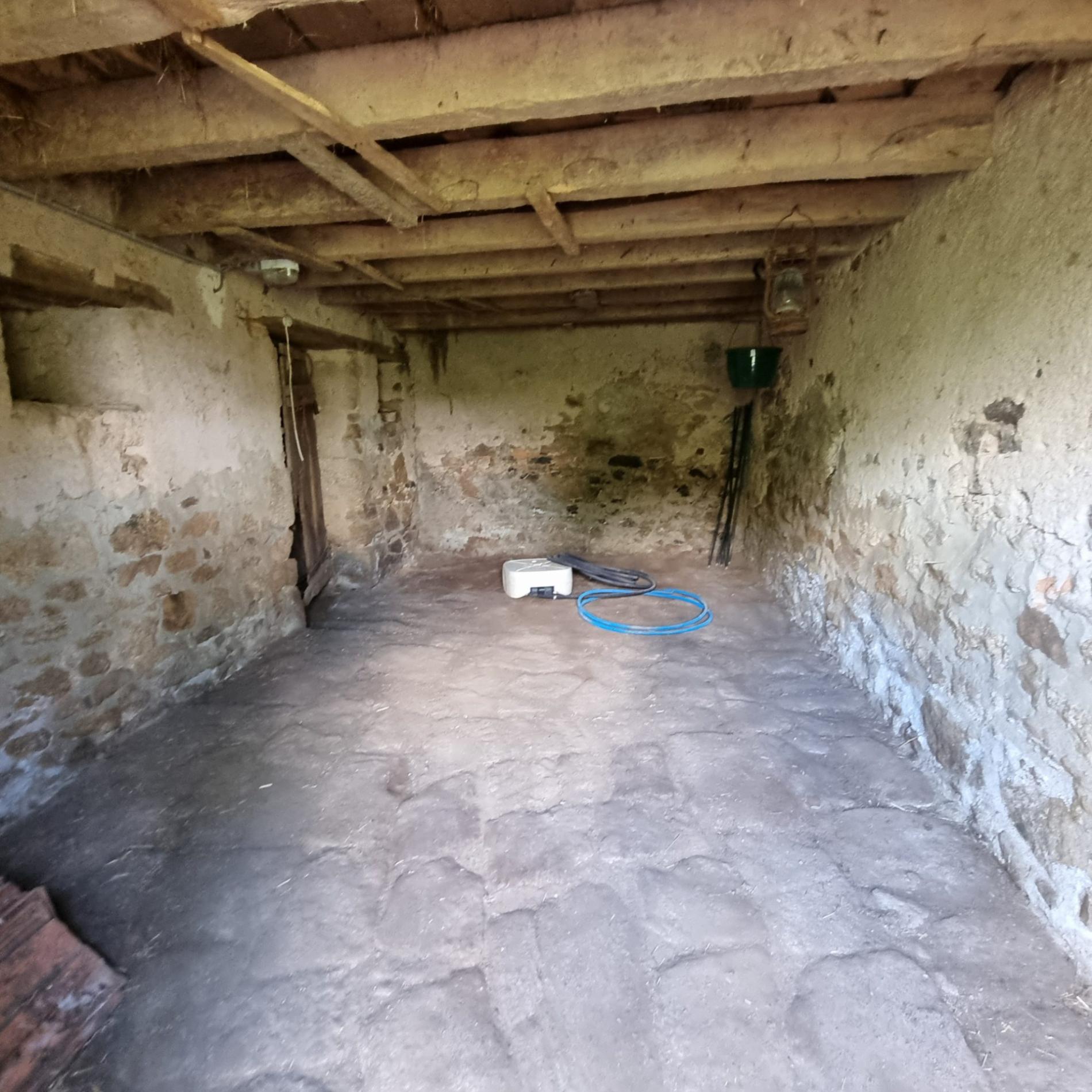 Ancien corps de ferme à rénover !