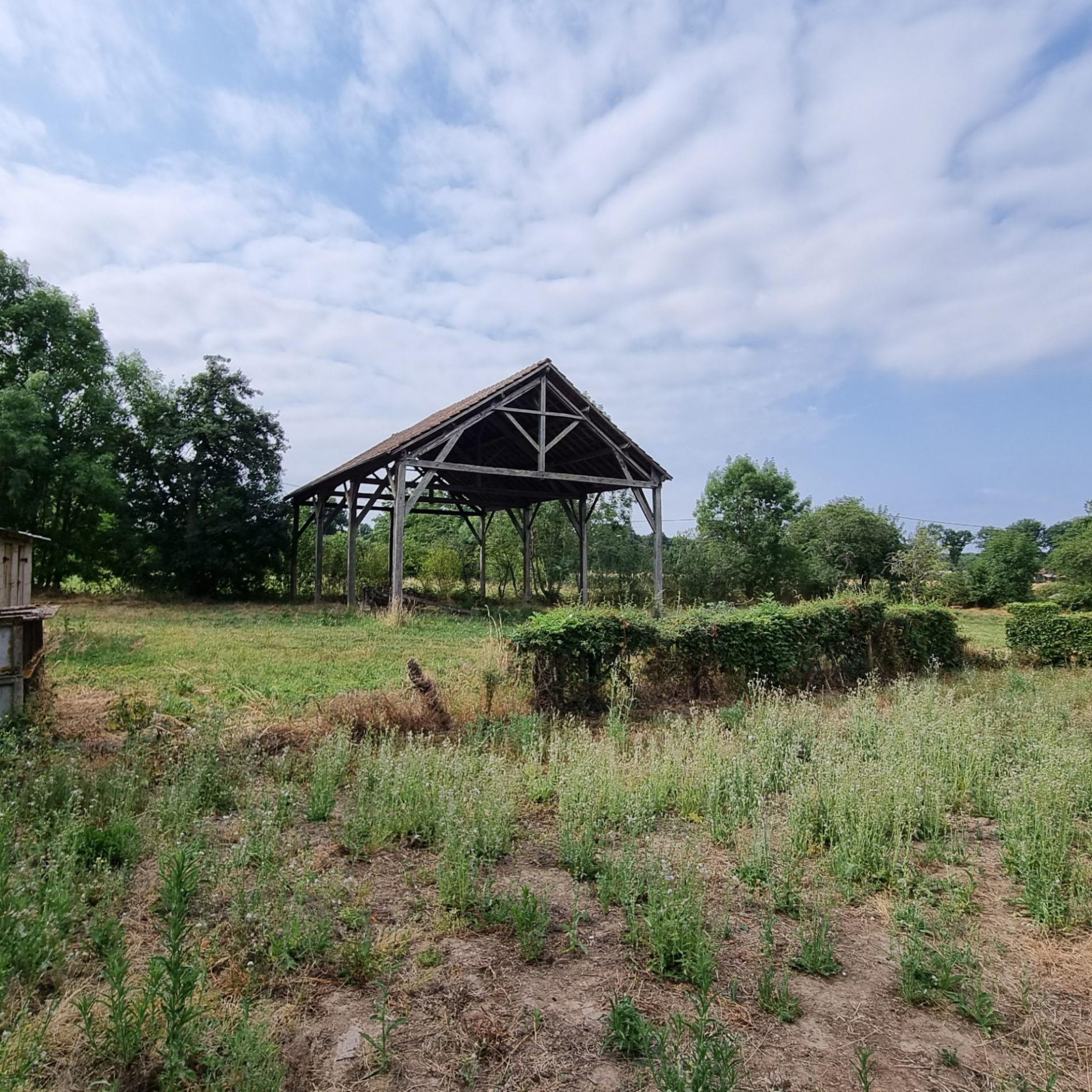 Ancien corps de ferme à rénover !
