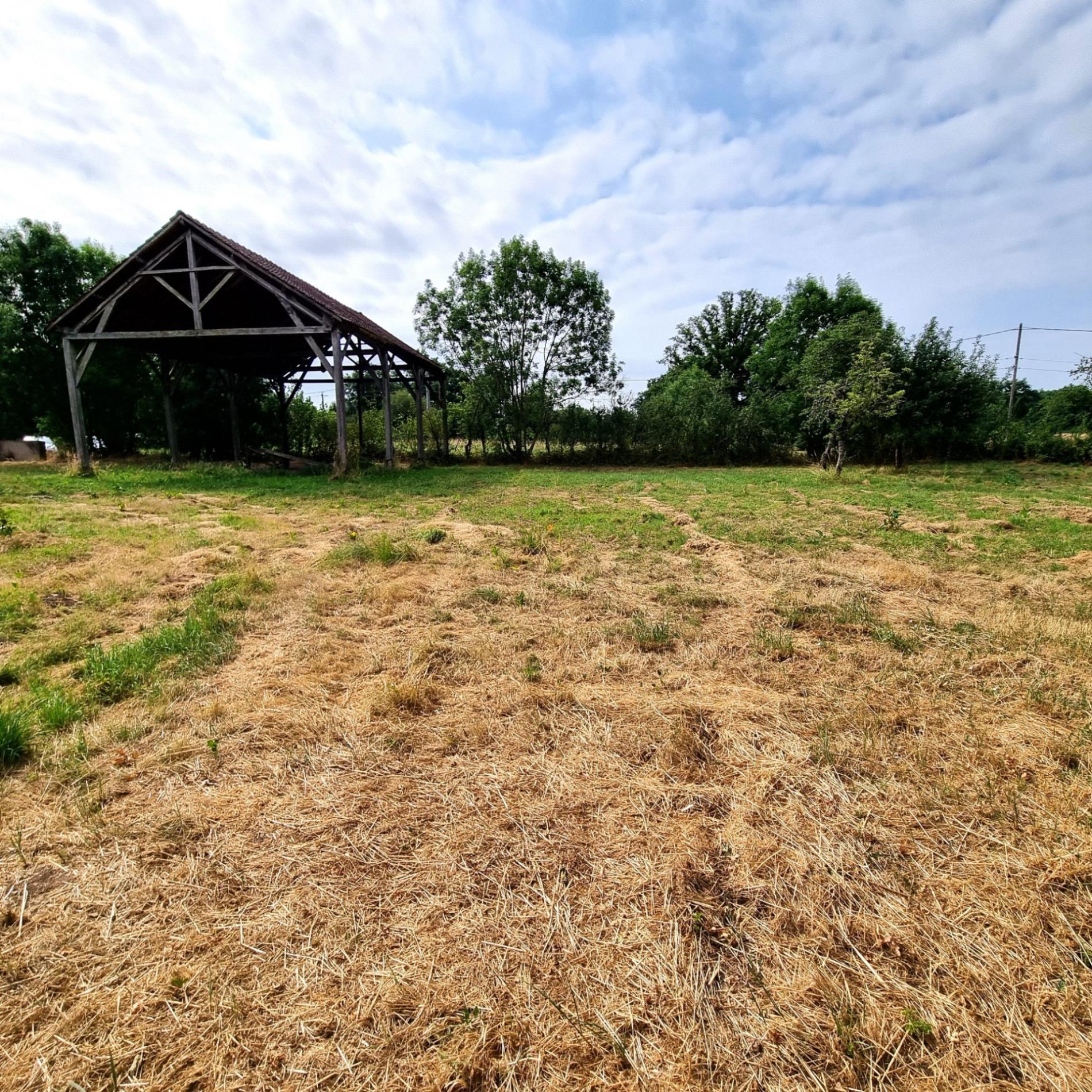 Ancien corps de ferme à rénover !