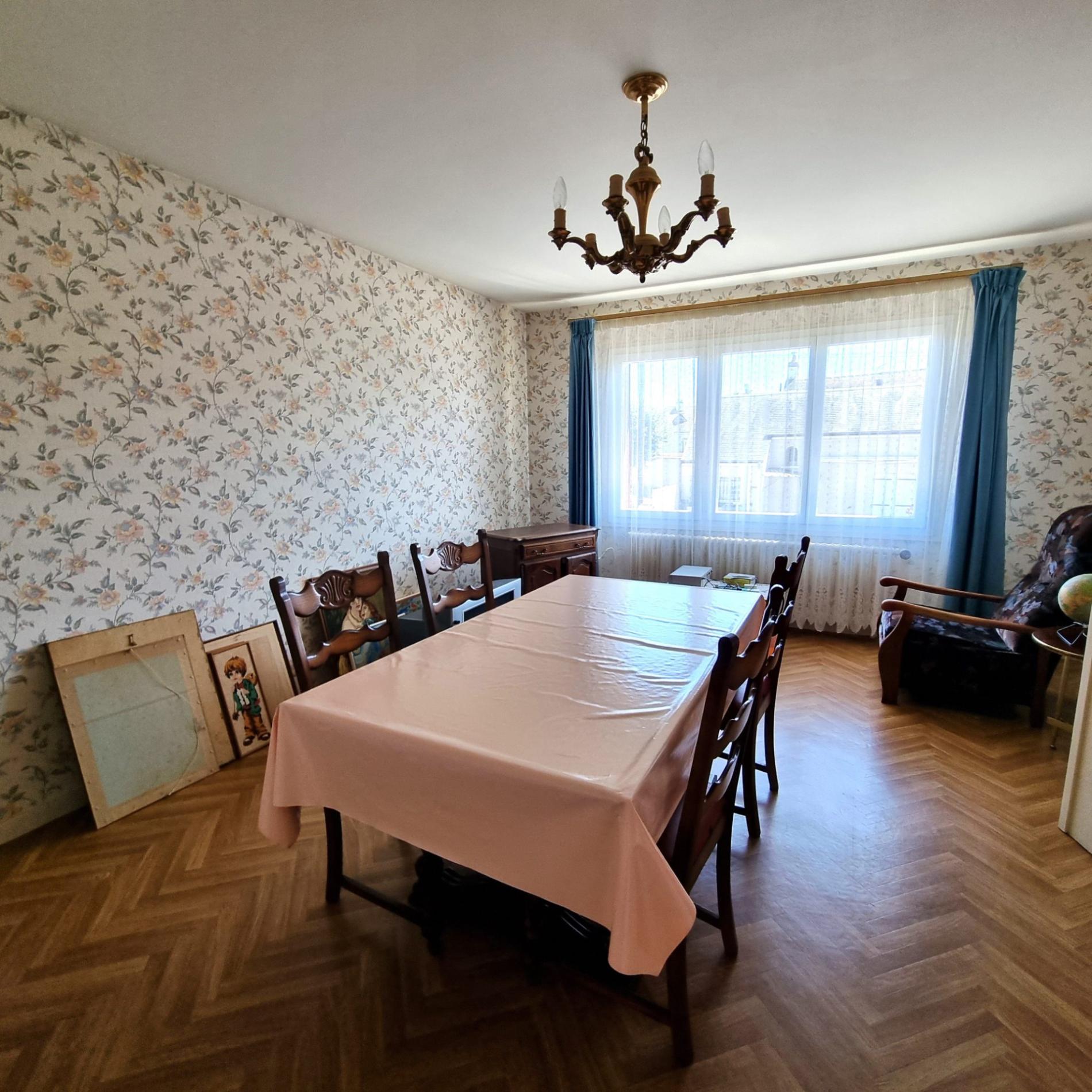 Maison de ville mitoyenne !