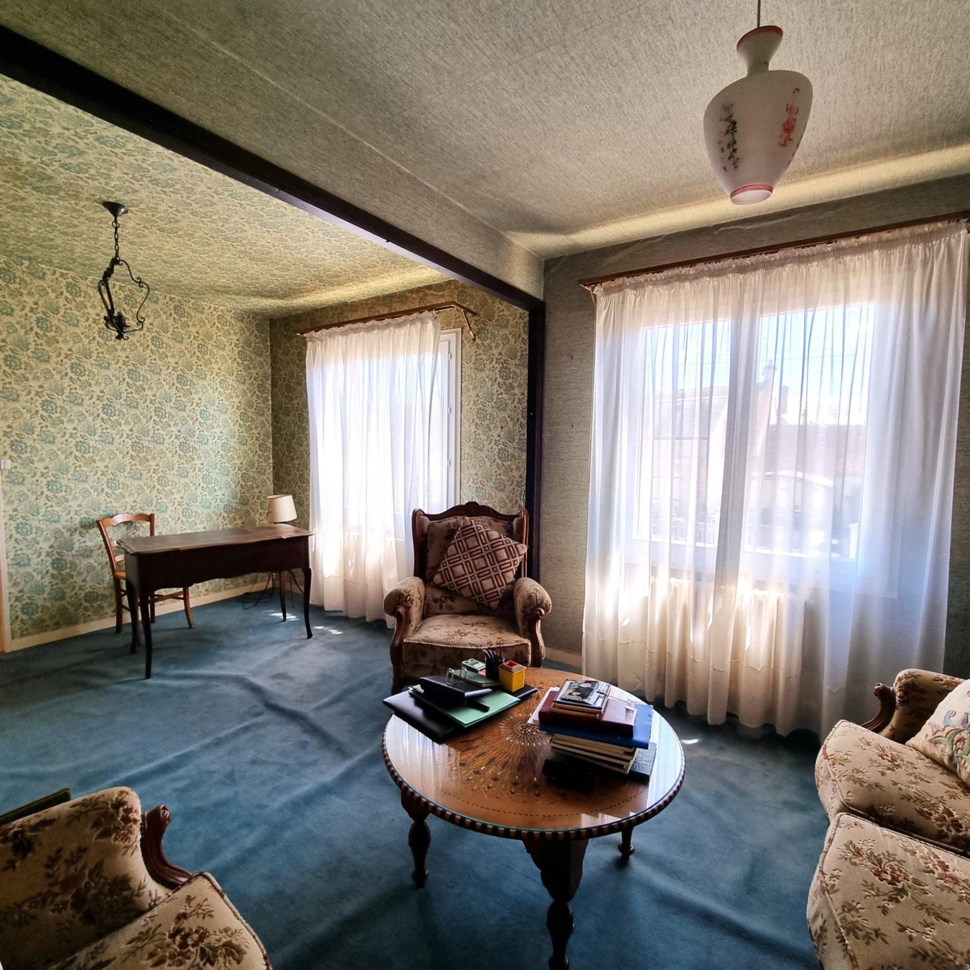 Maison de ville mitoyenne !