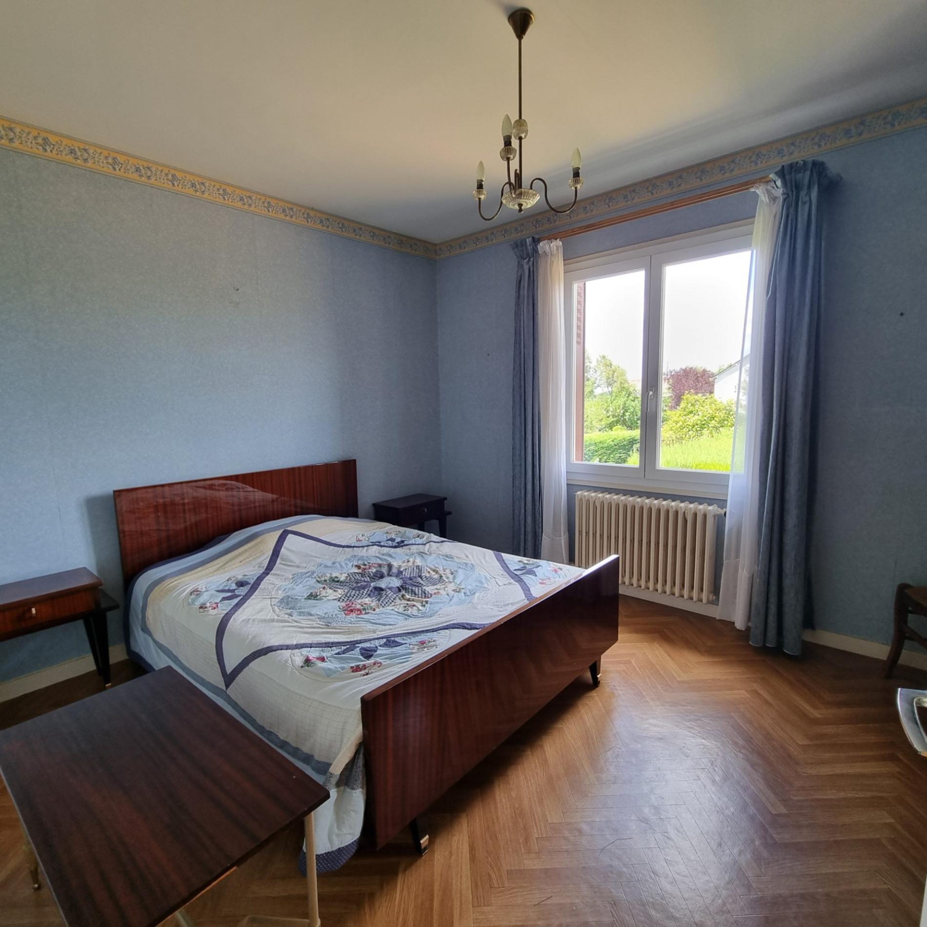 Maison de ville mitoyenne !