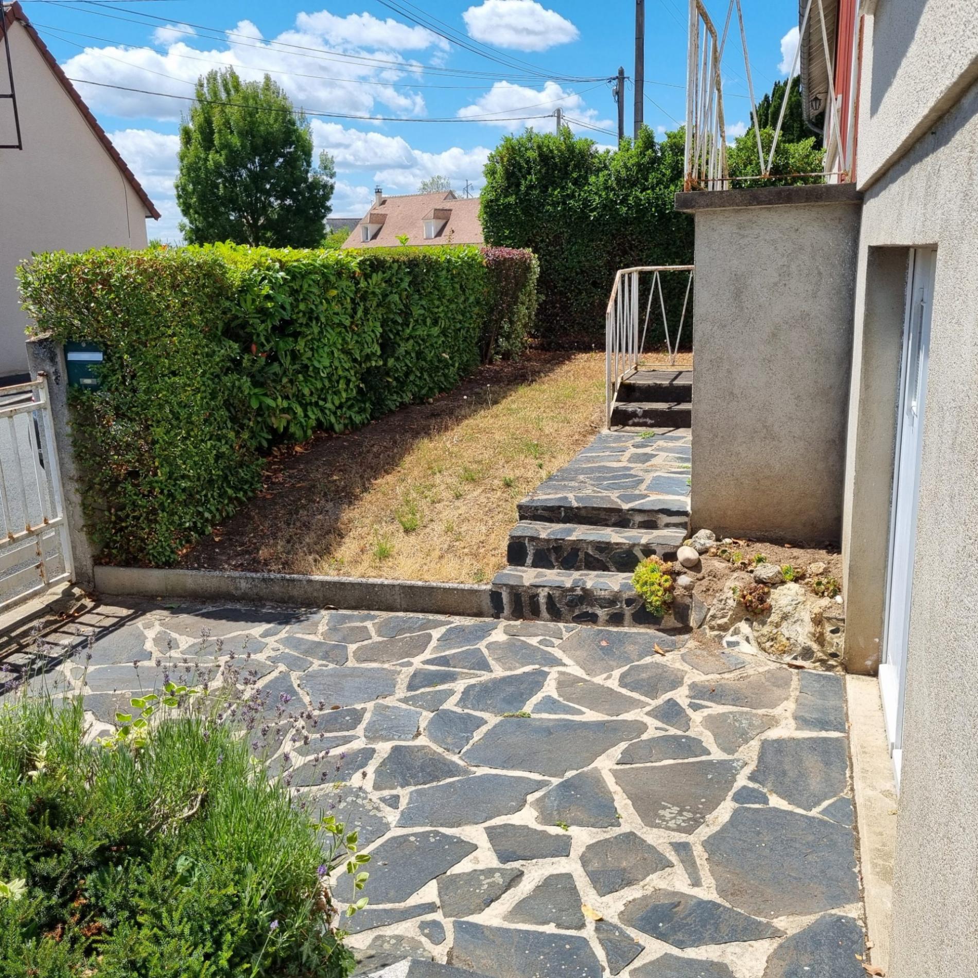 Maison de ville mitoyenne !