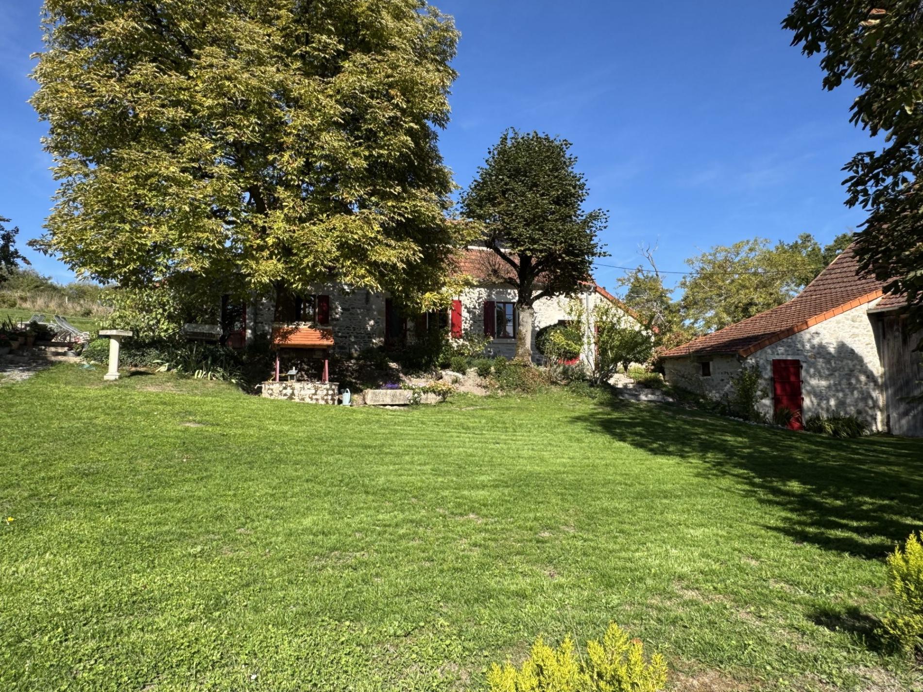 Ensemble immobilie de 2 maisons prêtes à vivre, sans voisin proche !