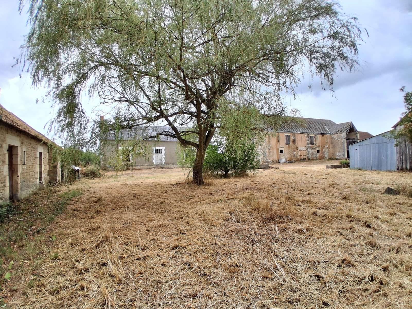 Maison de campagne avec dépendances sur 2ha !