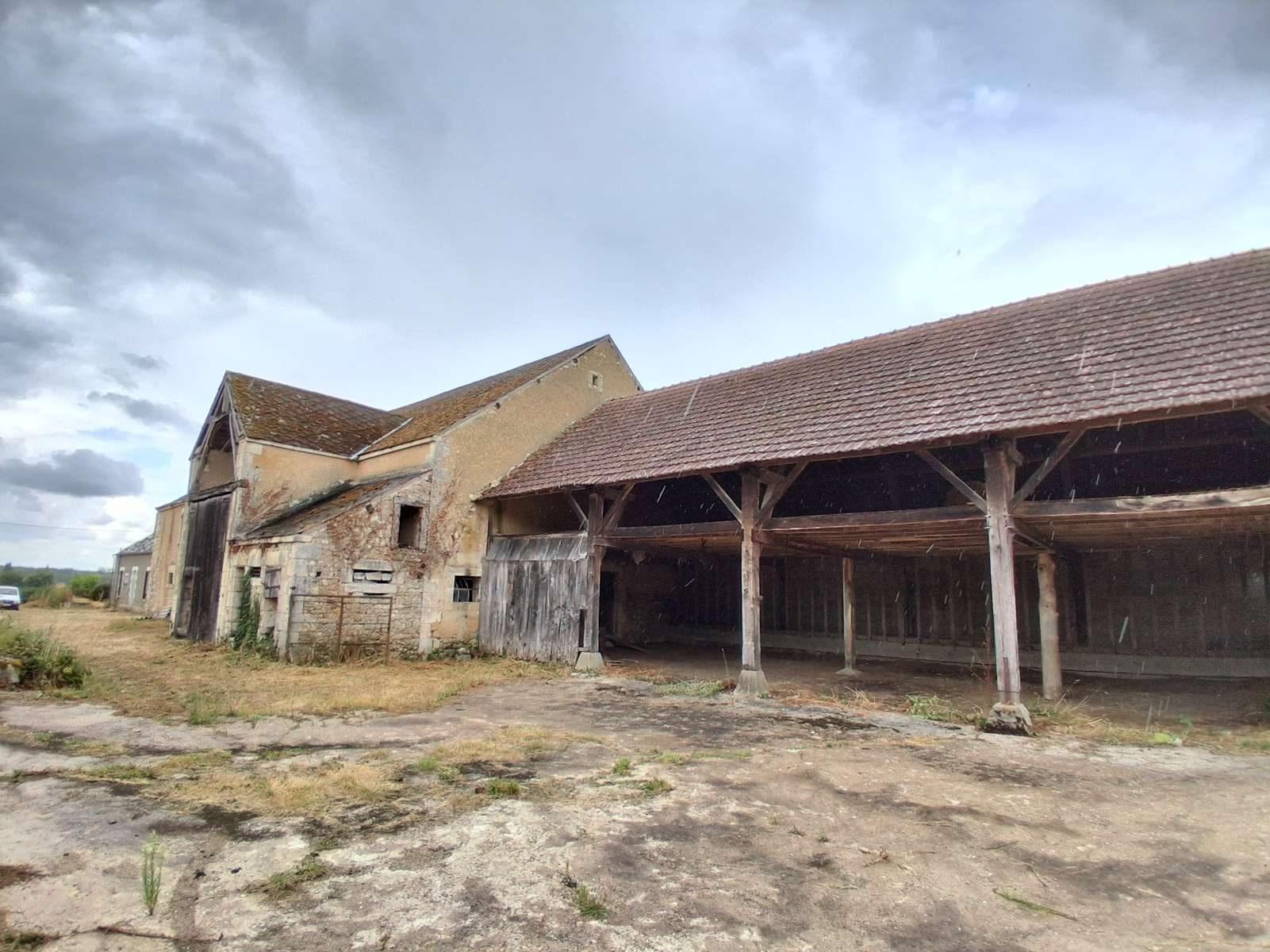 Maison de campagne avec dépendances sur 2ha !