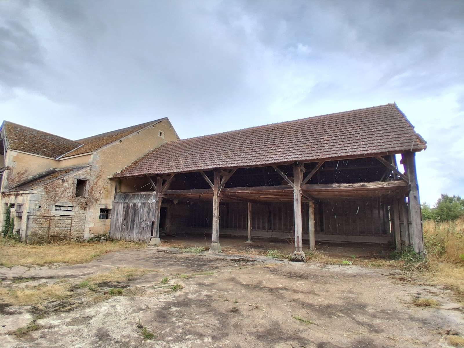 Maison de campagne avec dépendances sur 2ha !