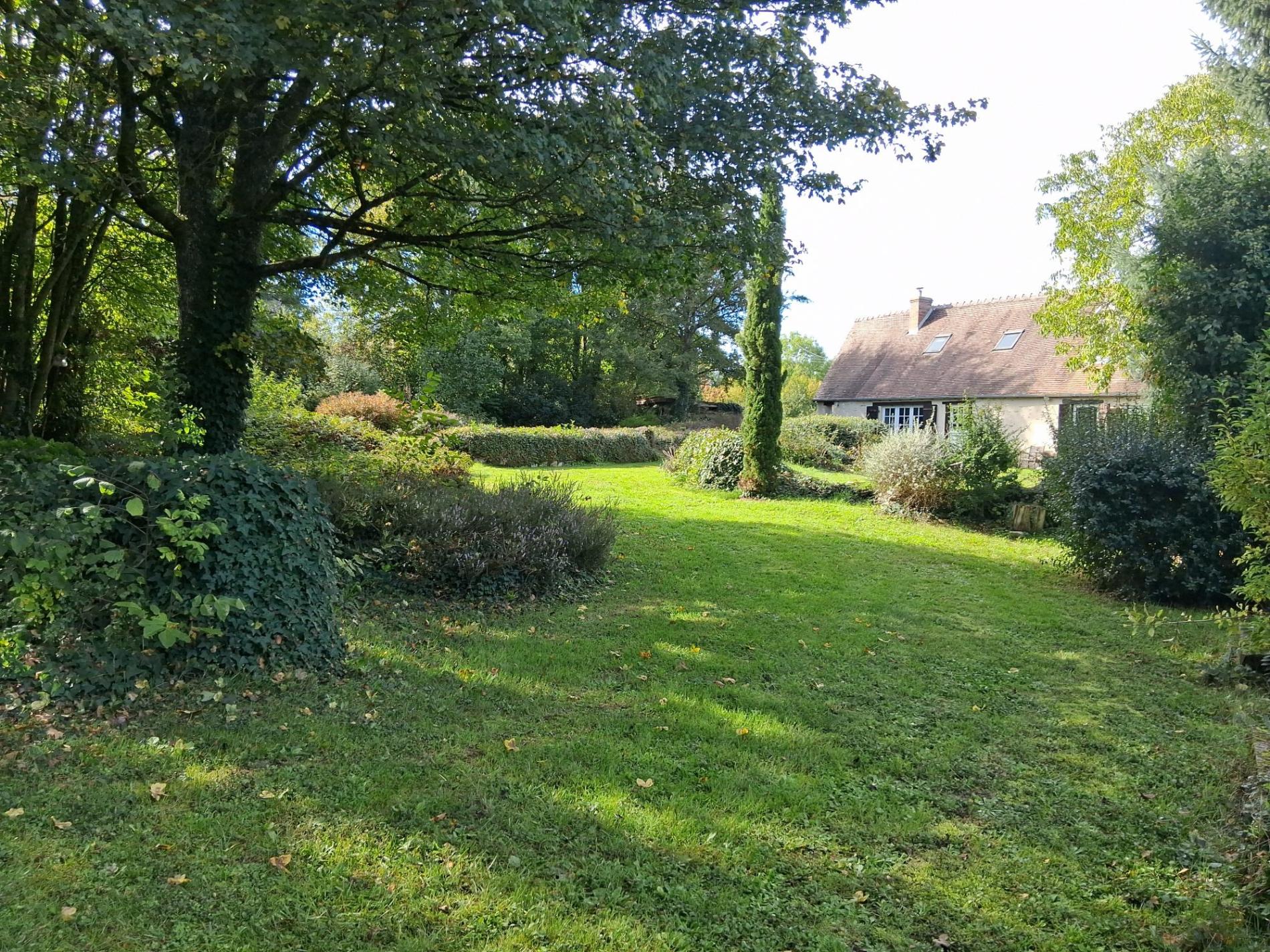 Propriété isolée au bout d'un chemin !