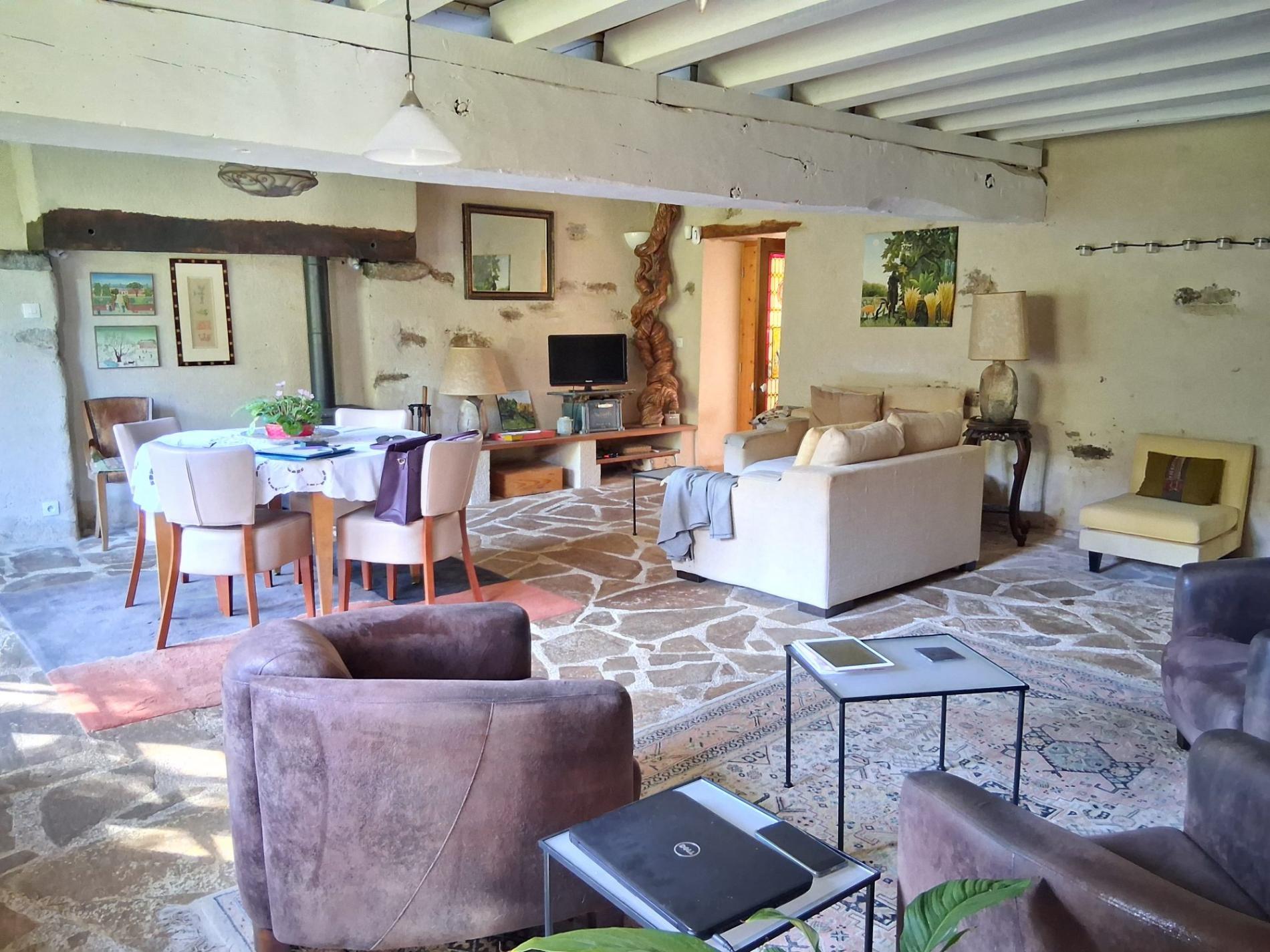 Propriété isolée au bout d'un chemin !