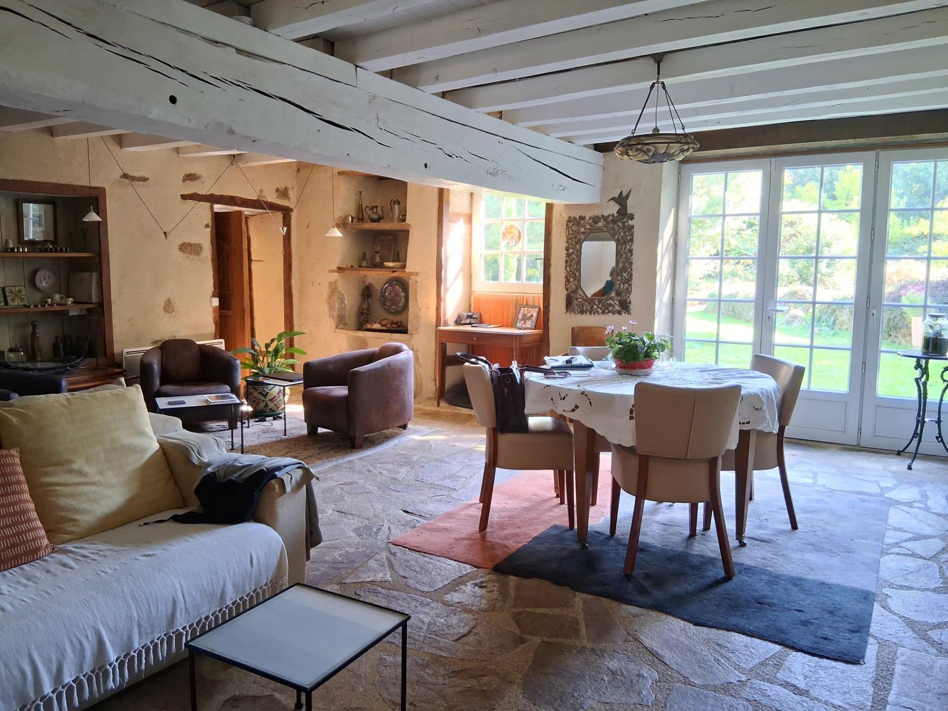 Propriété isolée au bout d'un chemin !