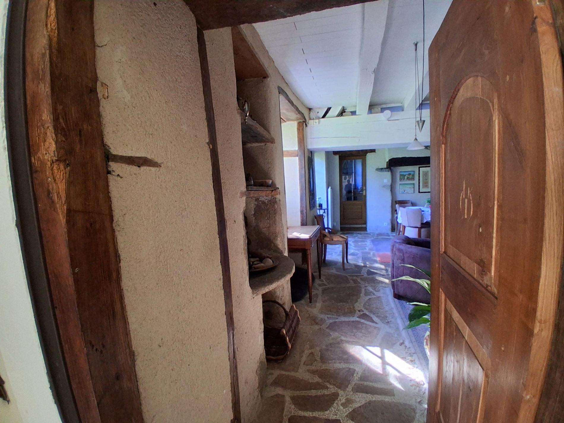 Propriété isolée au bout d'un chemin !