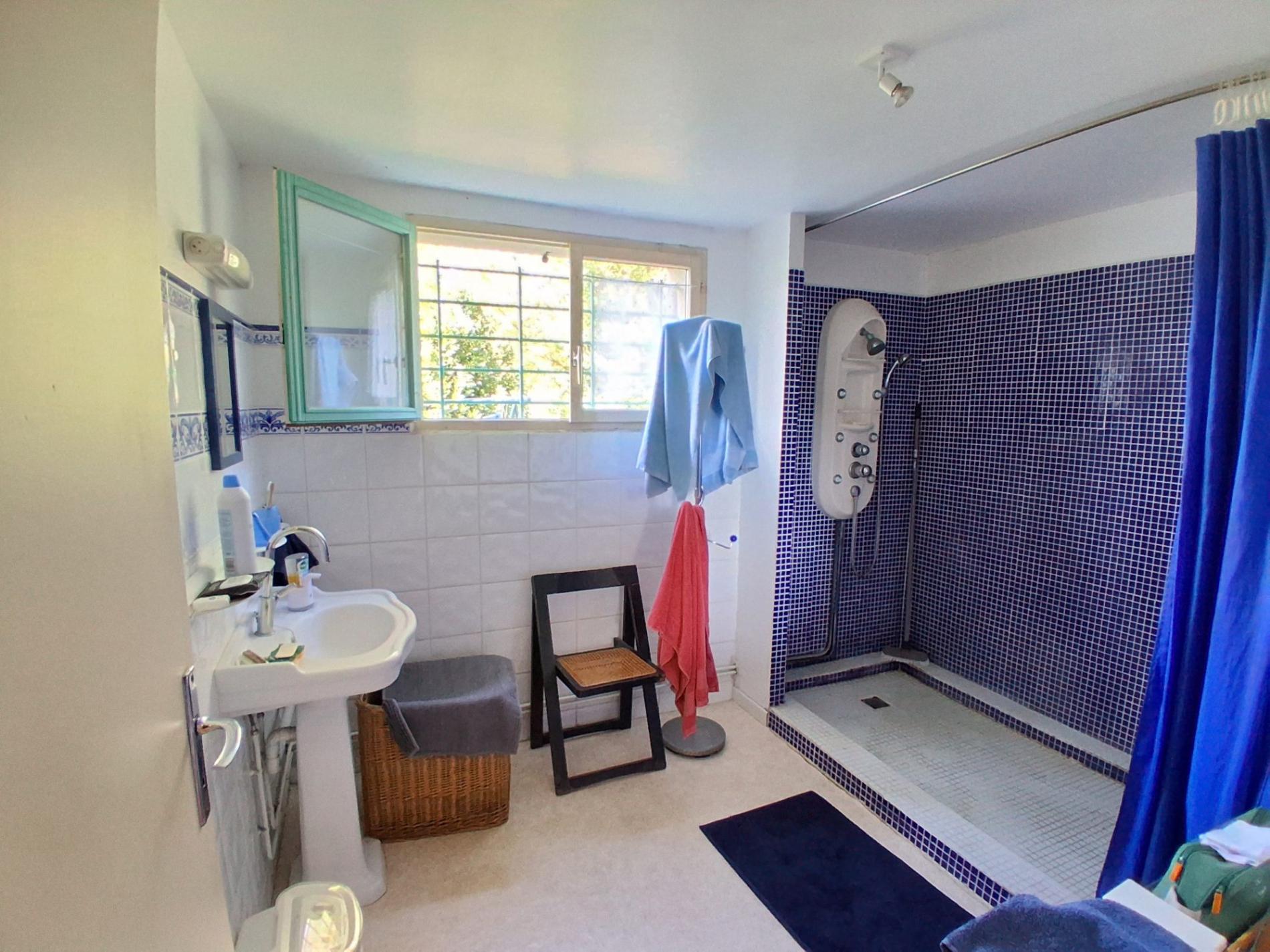 Propriété isolée au bout d'un chemin !