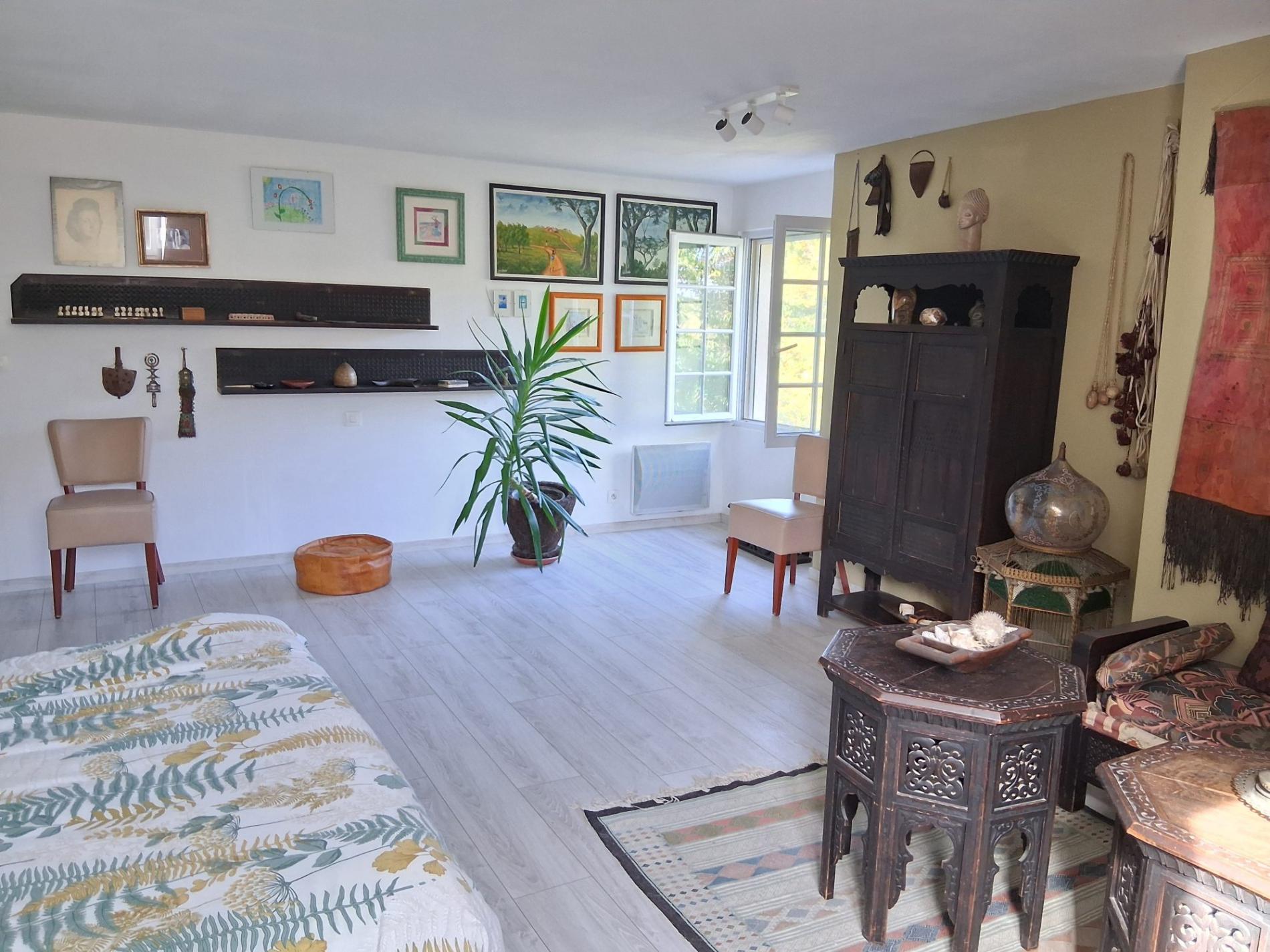 Propriété isolée au bout d'un chemin !