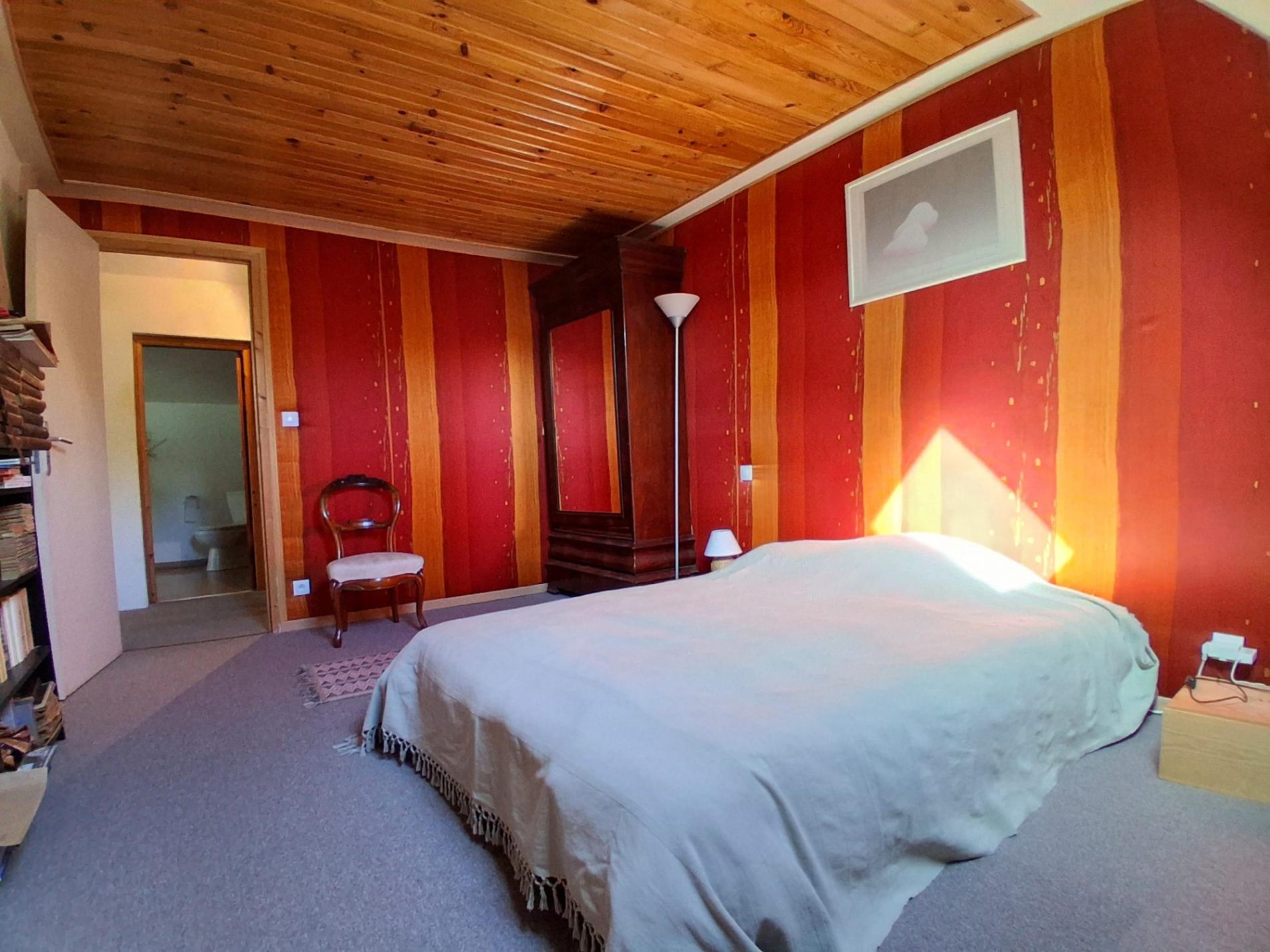 Propriété isolée au bout d'un chemin !