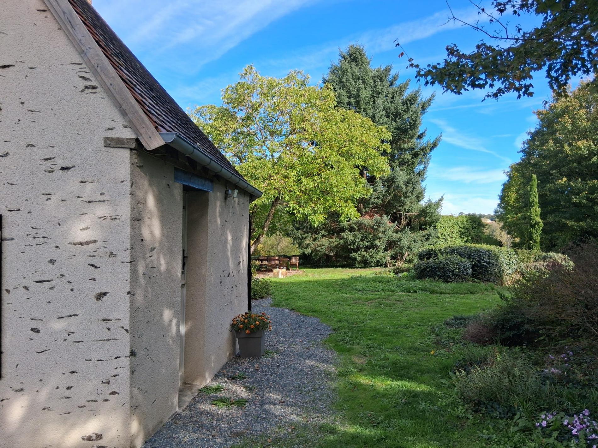 Propriété isolée au bout d'un chemin !