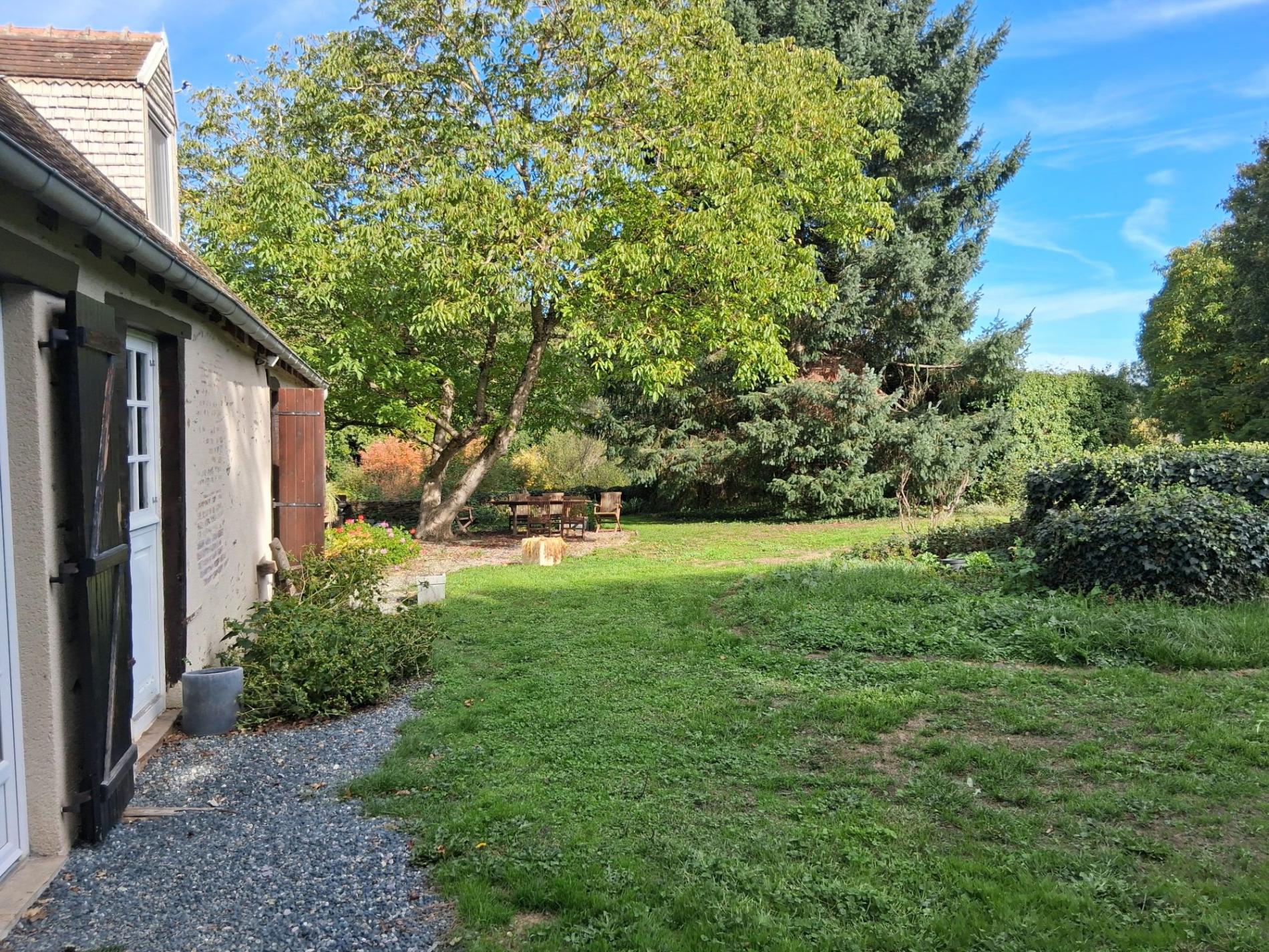 Propriété isolée au bout d'un chemin !