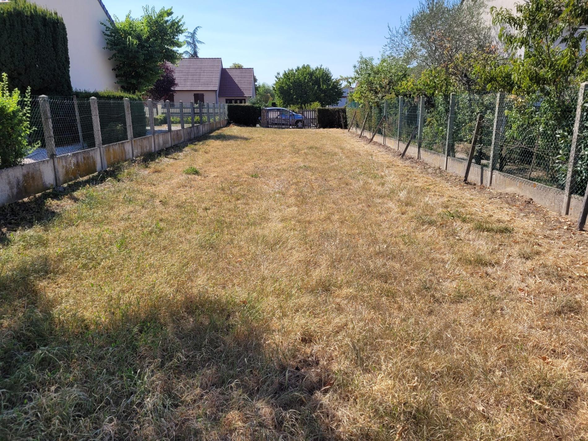 Terrain constructible proche centre !