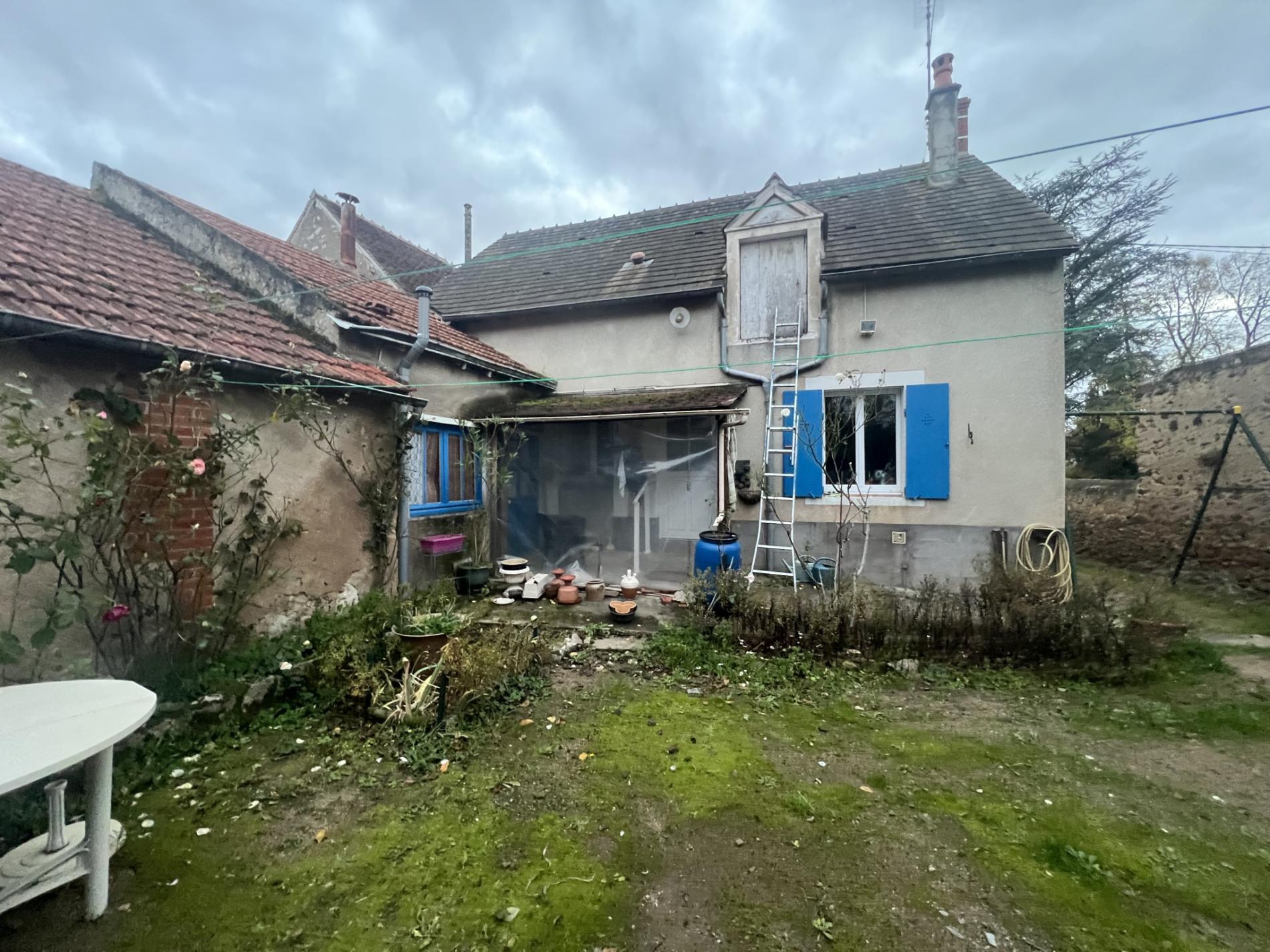 Maison de ville avec dépendances