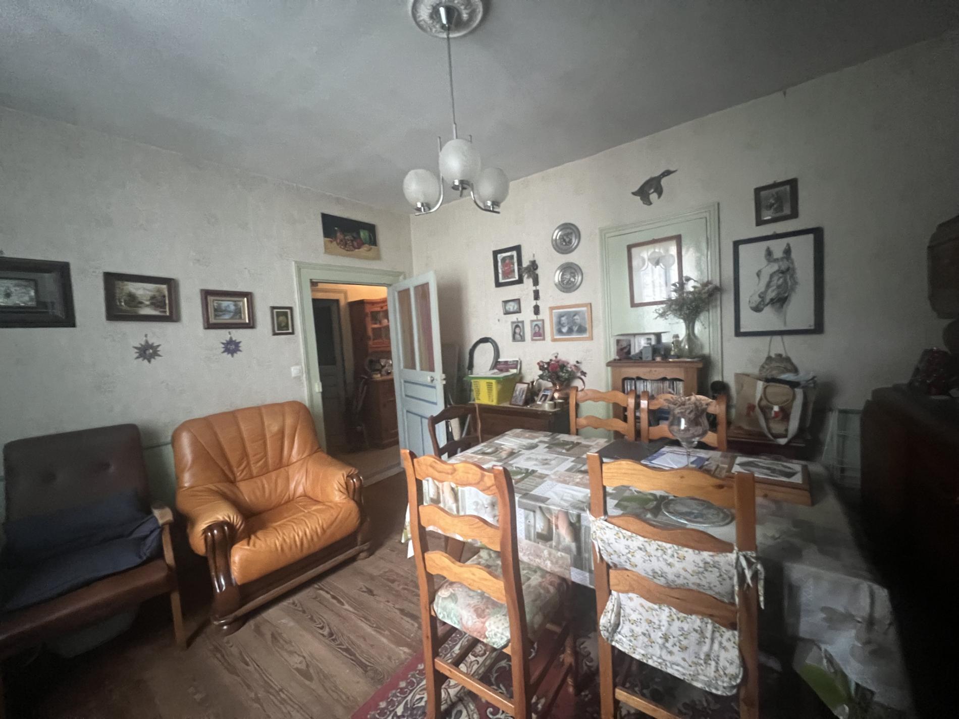 Maison de ville avec dépendances