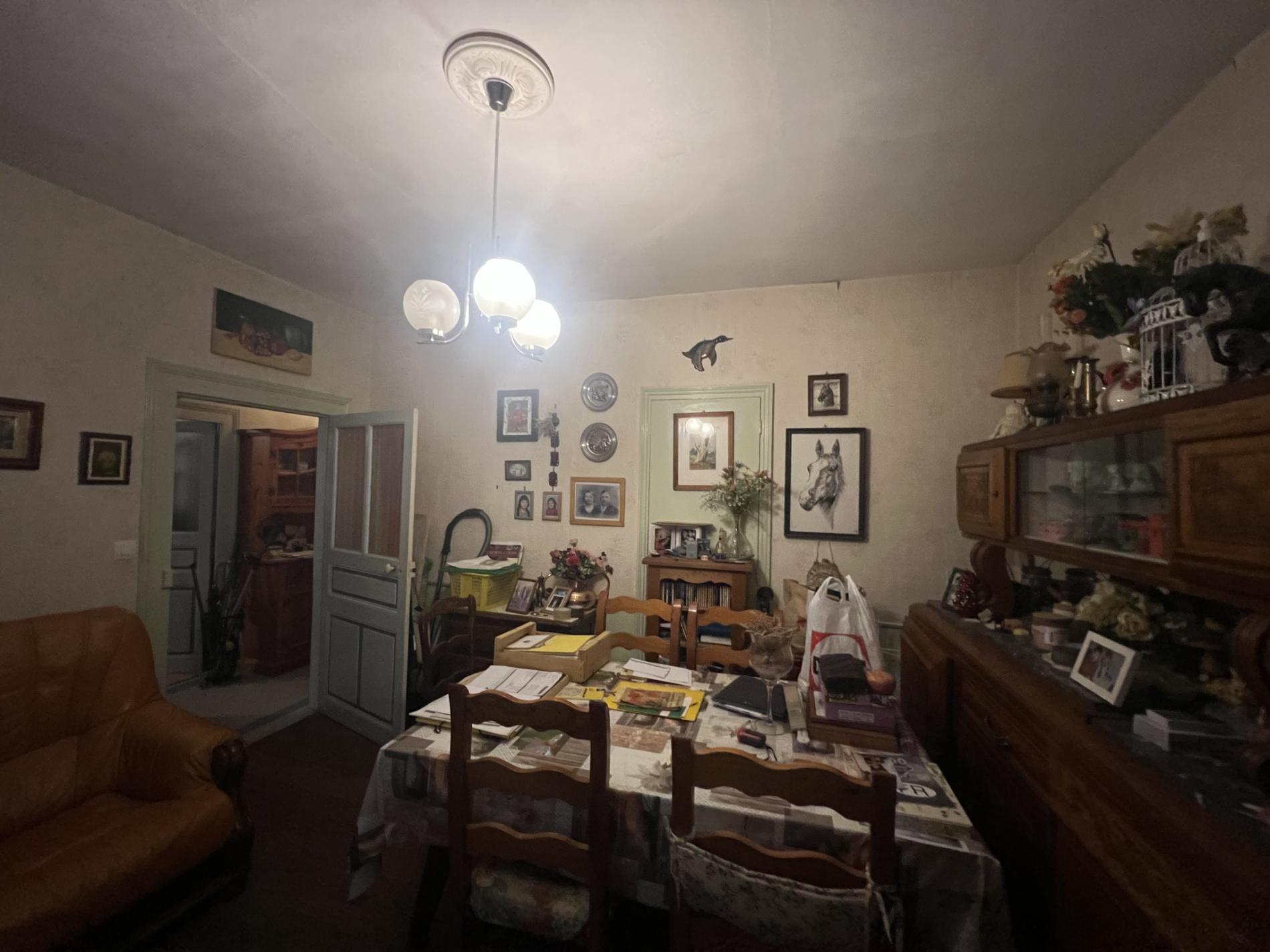 Maison de ville avec dépendances