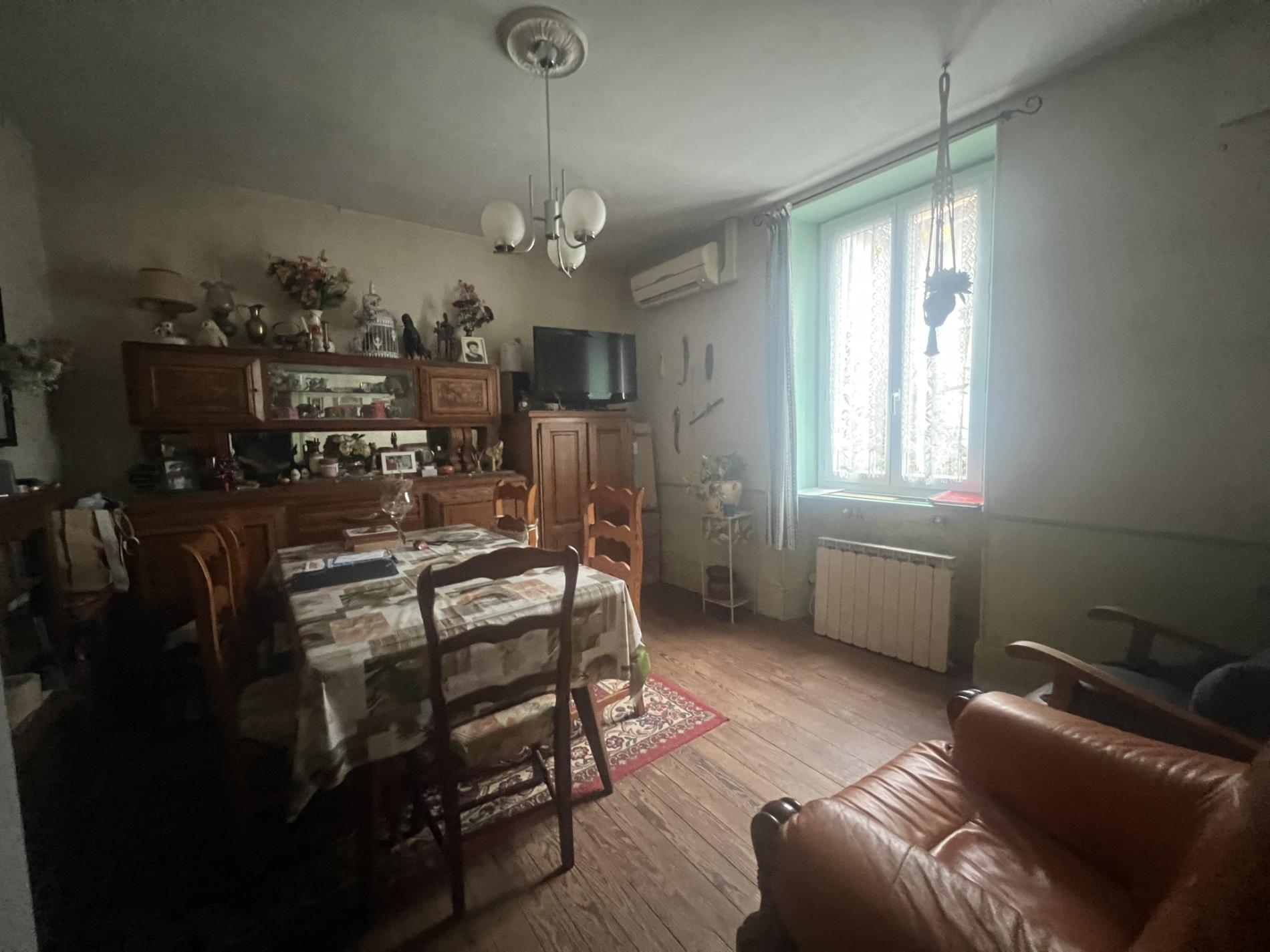 Maison de ville avec dépendances